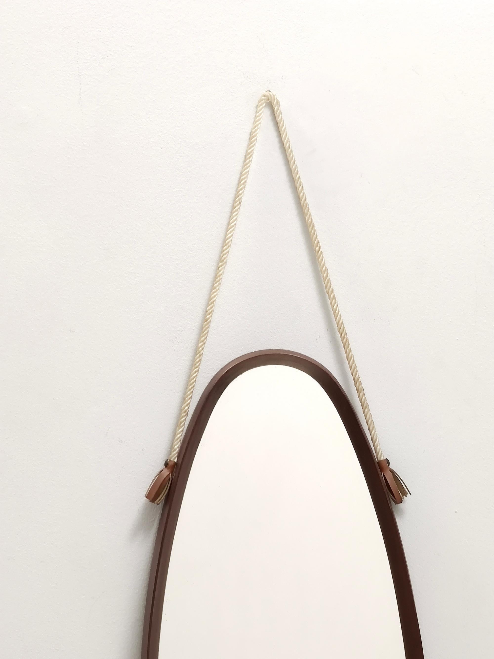 Miroir mural ovale avec cadre en hêtre ébonisé et corde en nylon, Italie Excellent état - En vente à Bresso, Lombardy