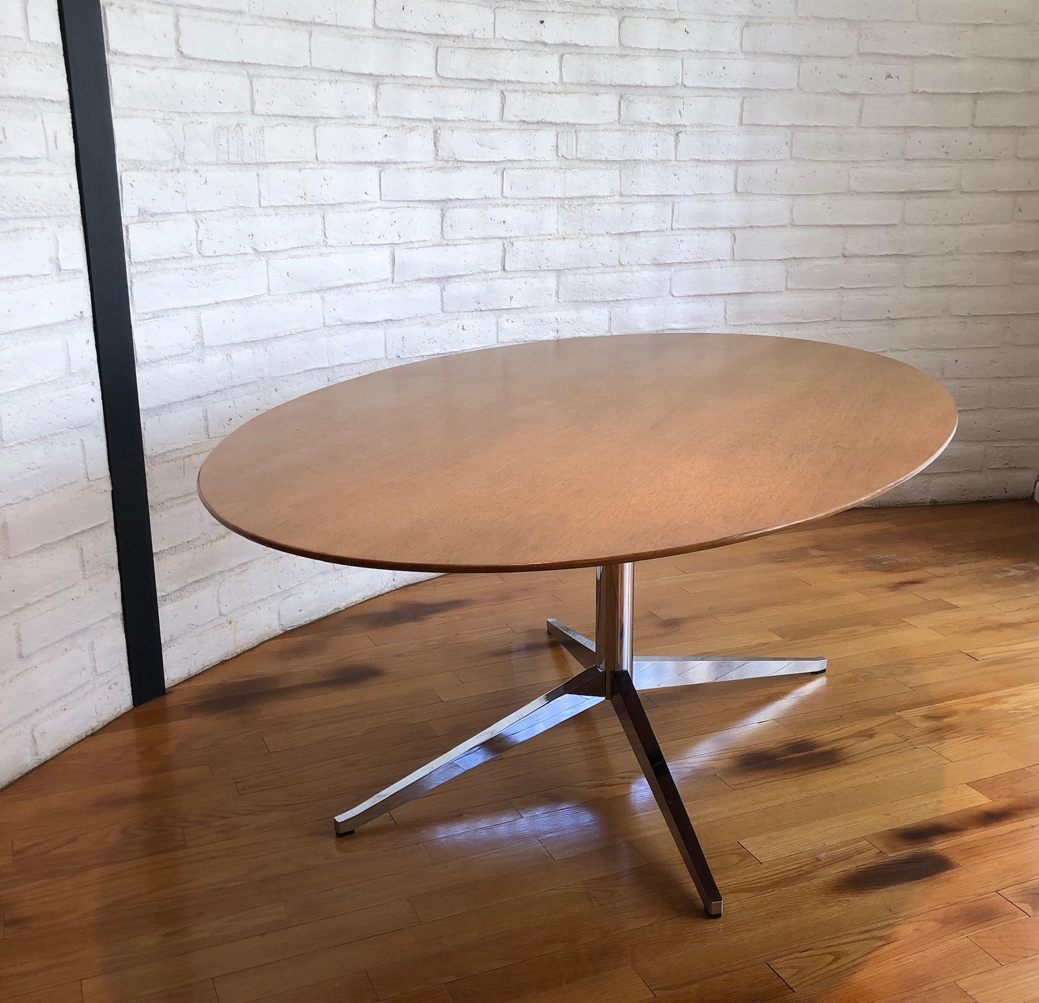 Oval Walnut and Chrome Dining Table by Florence Knoll In Good Condition In Palm Springs, CA