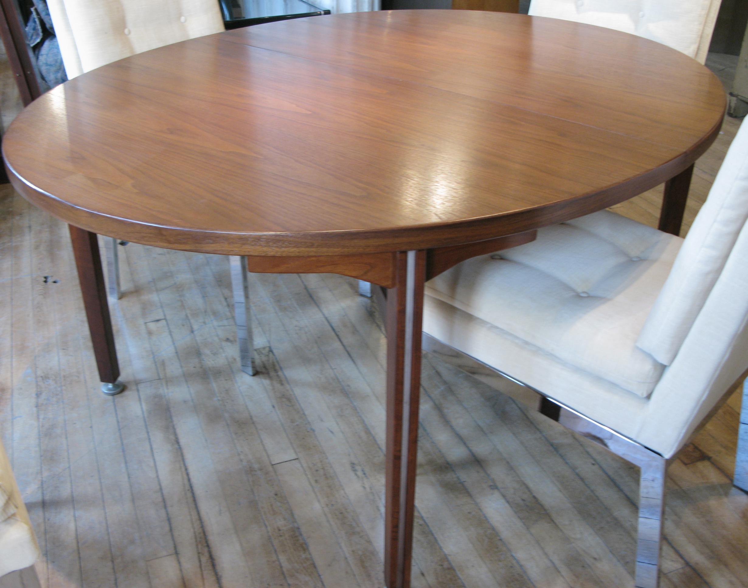 Mid-20th Century Oval Walnut Extension Dining Table by Jens Risom