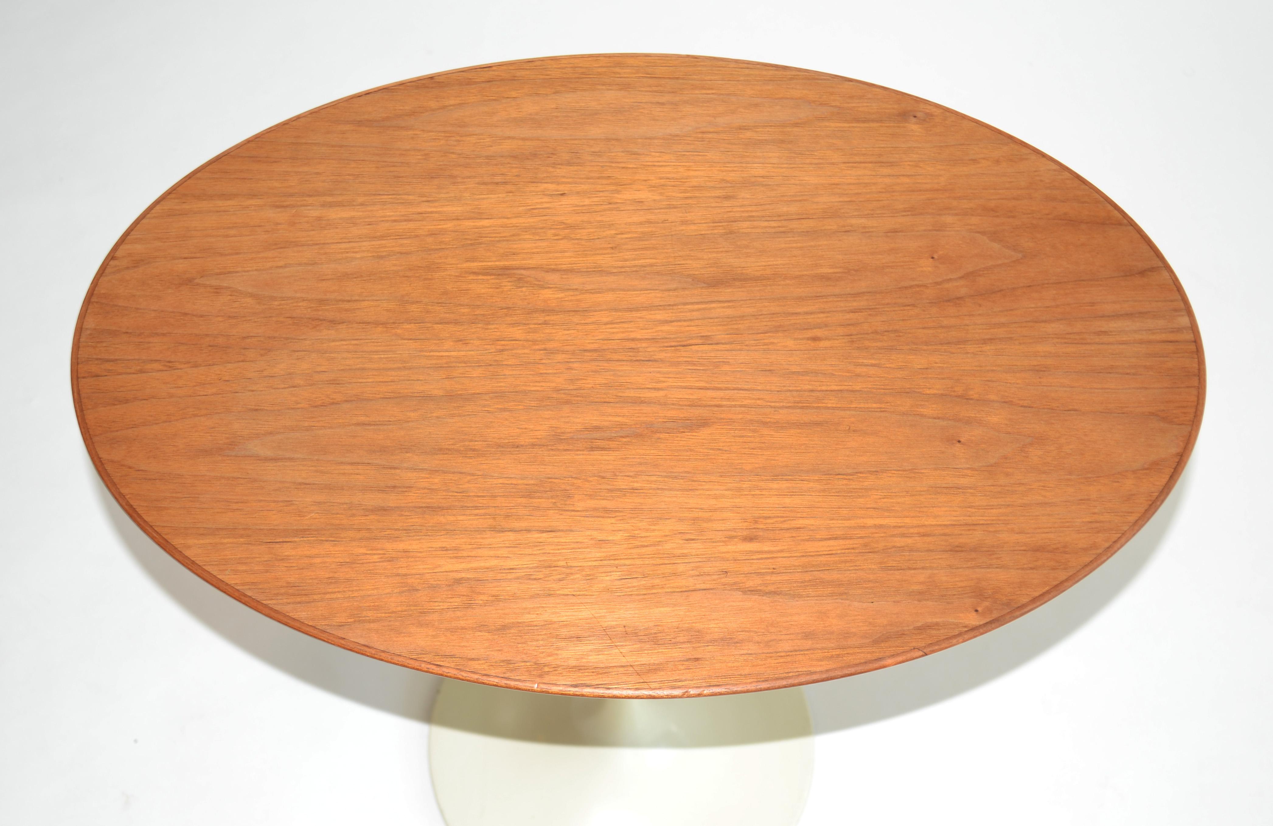 Mid-Century Modern Oval Walnut Tulip Side Table Saarinen for Knoll 1960s