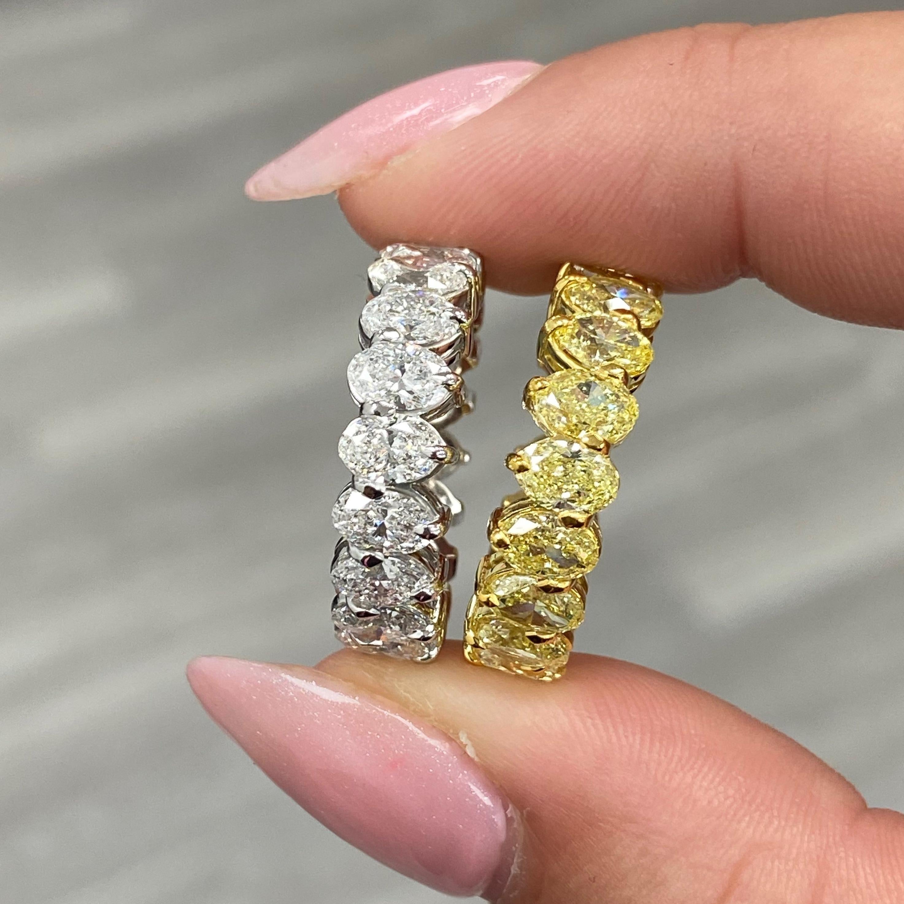 Ovales weißes Diamant Eternity Band im Zustand „Neu“ in New York, NY