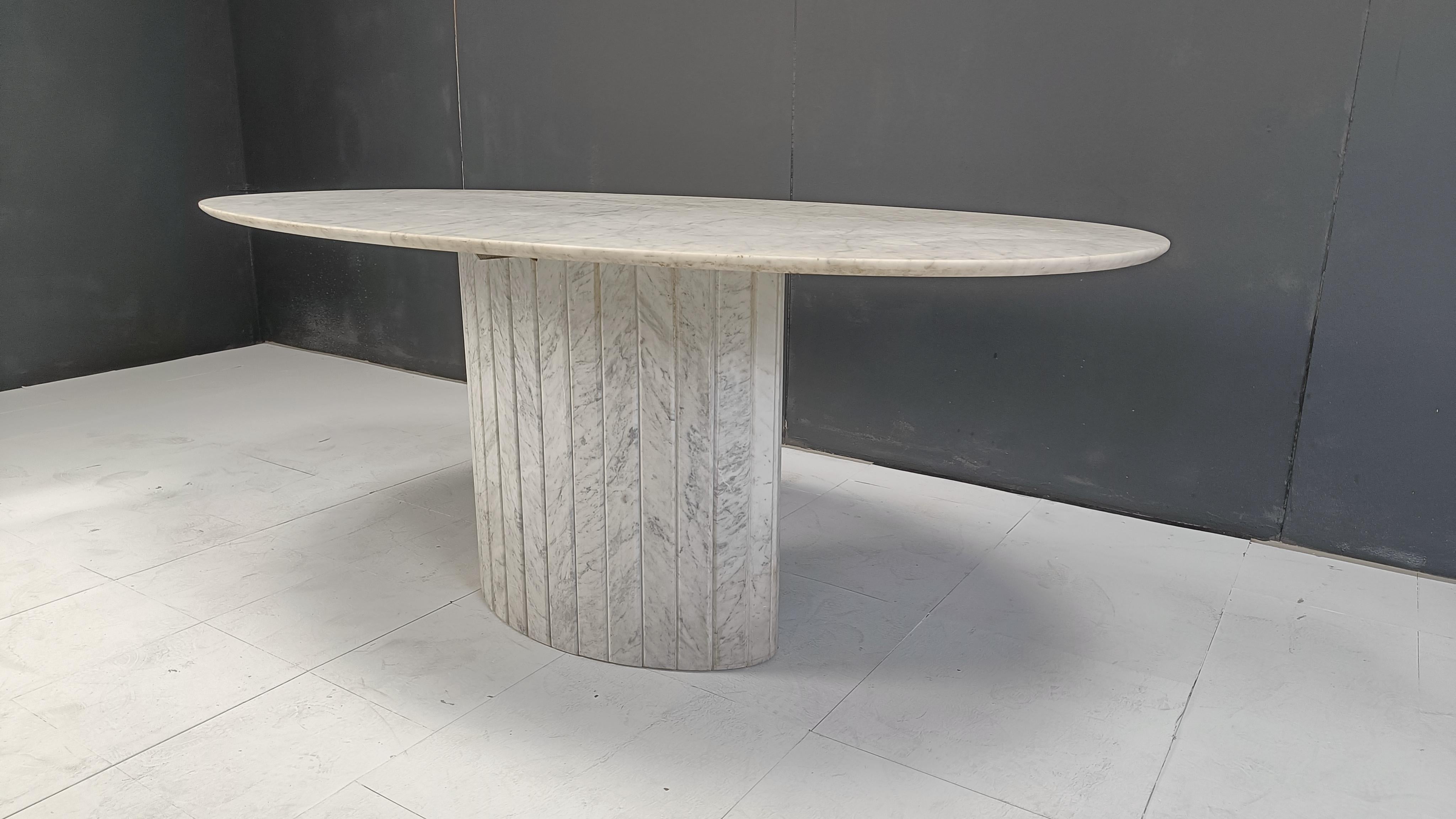 Table de salle à manger ovale en marbre blanc, 1970 3