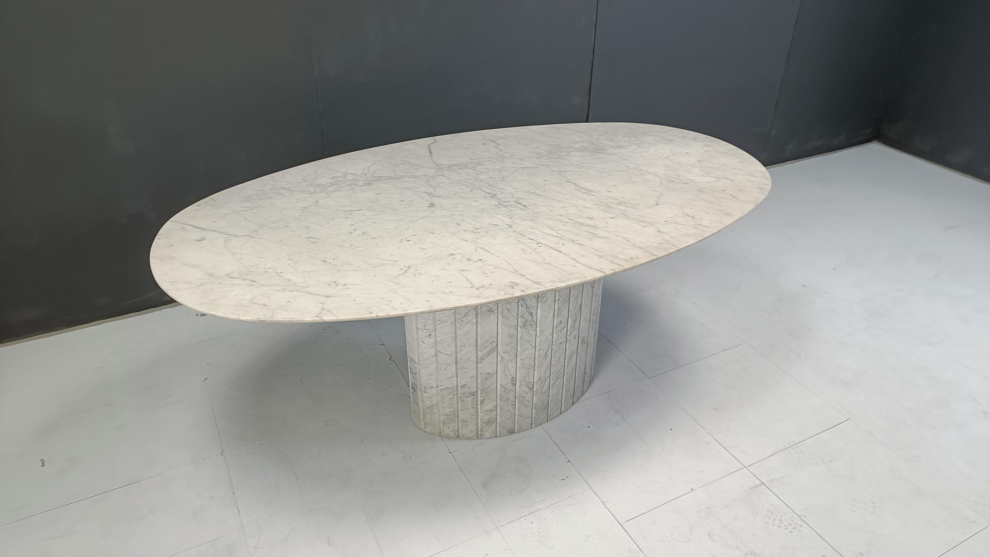 Table de salle à manger ovale en marbre blanc, 1970 4