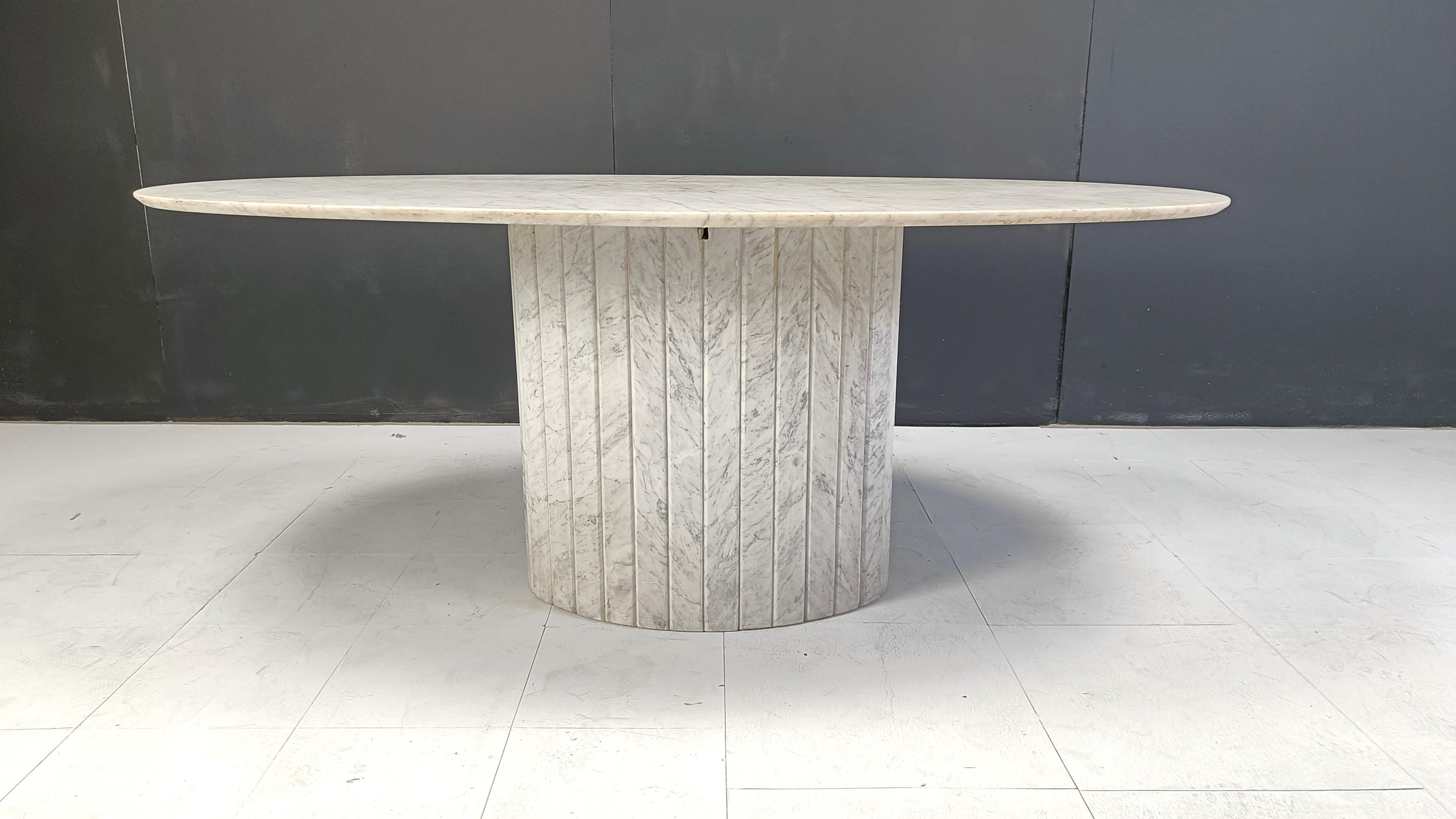 Mid-Century Modern Table de salle à manger ovale en marbre blanc, 1970