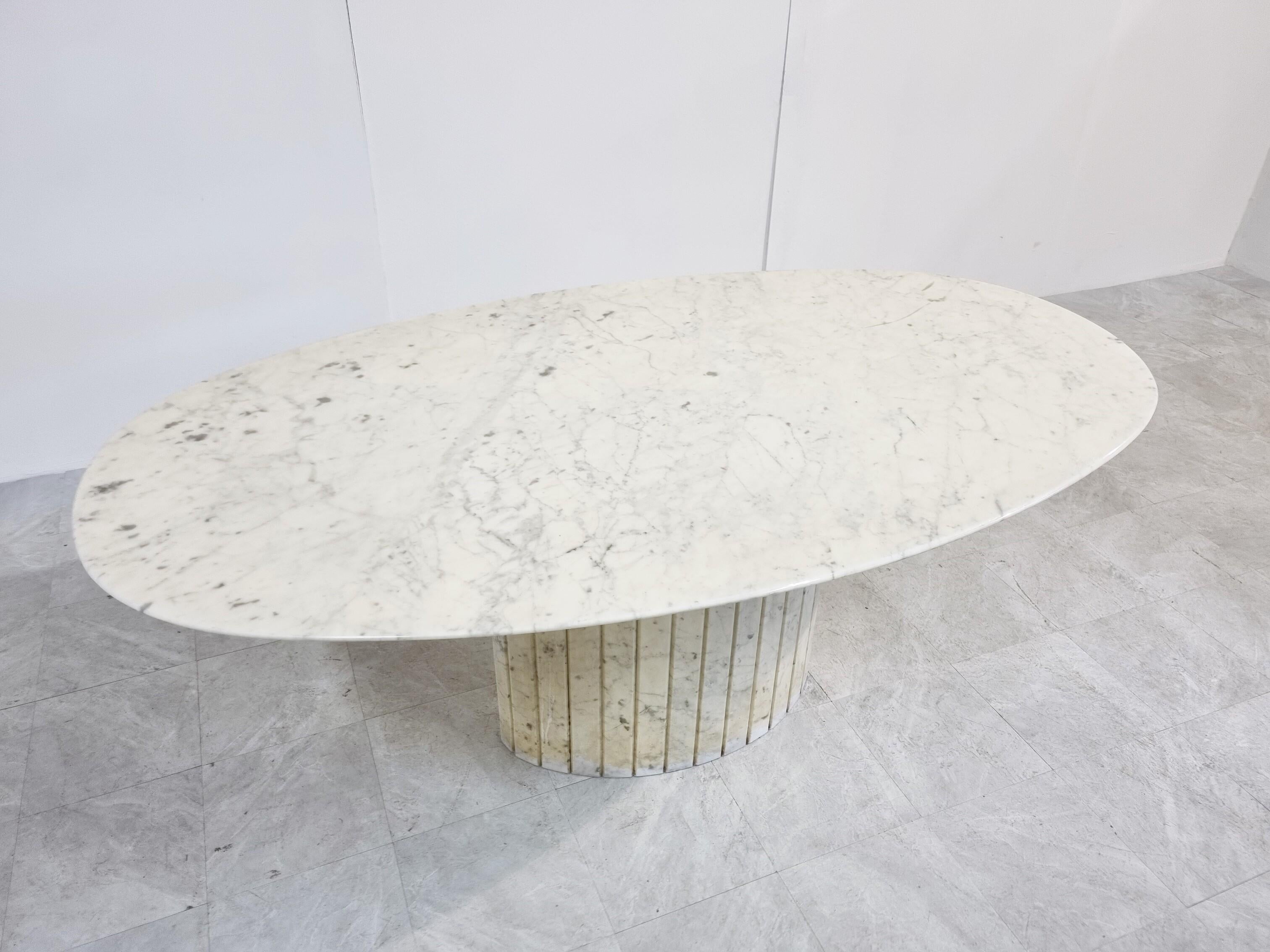 Oval White Marble Dining Table, 1970s In Good Condition In HEVERLEE, BE