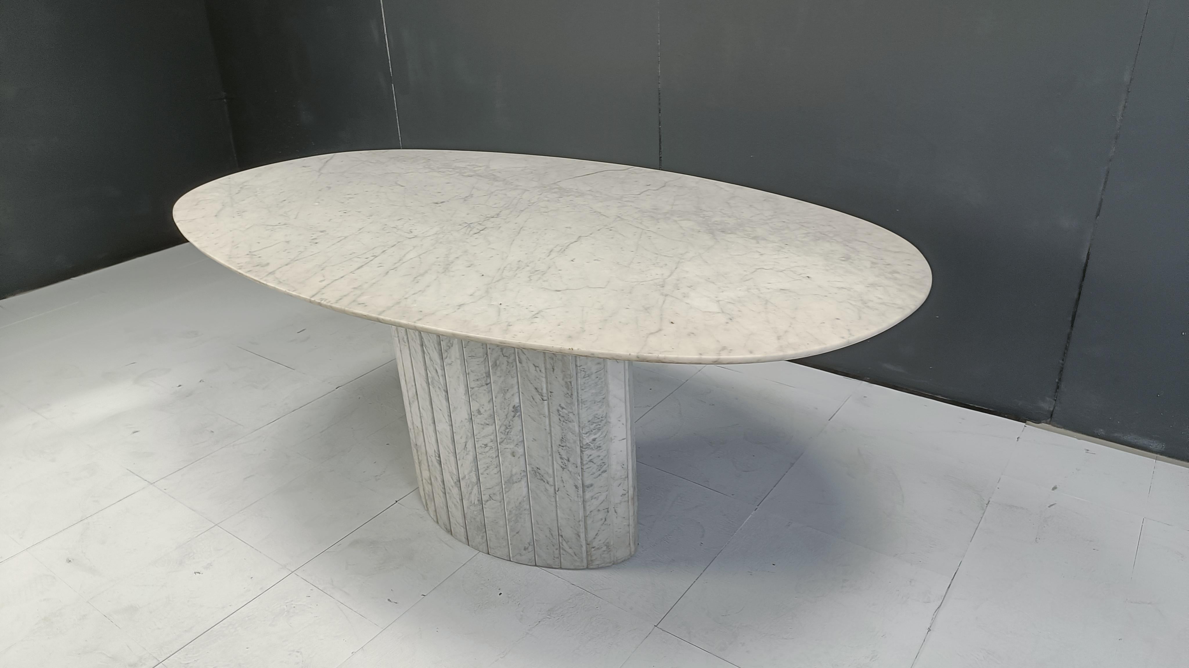 Table de salle à manger ovale en marbre blanc, 1970 2