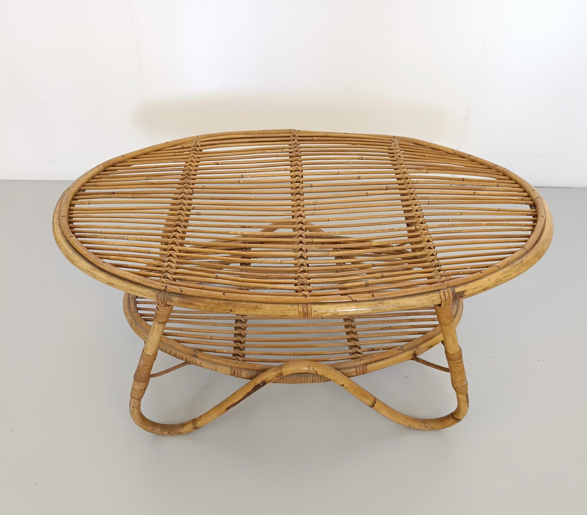 Ovaler Couchtisch aus Korbweide mit niedrigem Regal, Tito Agnoli, Italien (Mitte des 20. Jahrhunderts) im Angebot