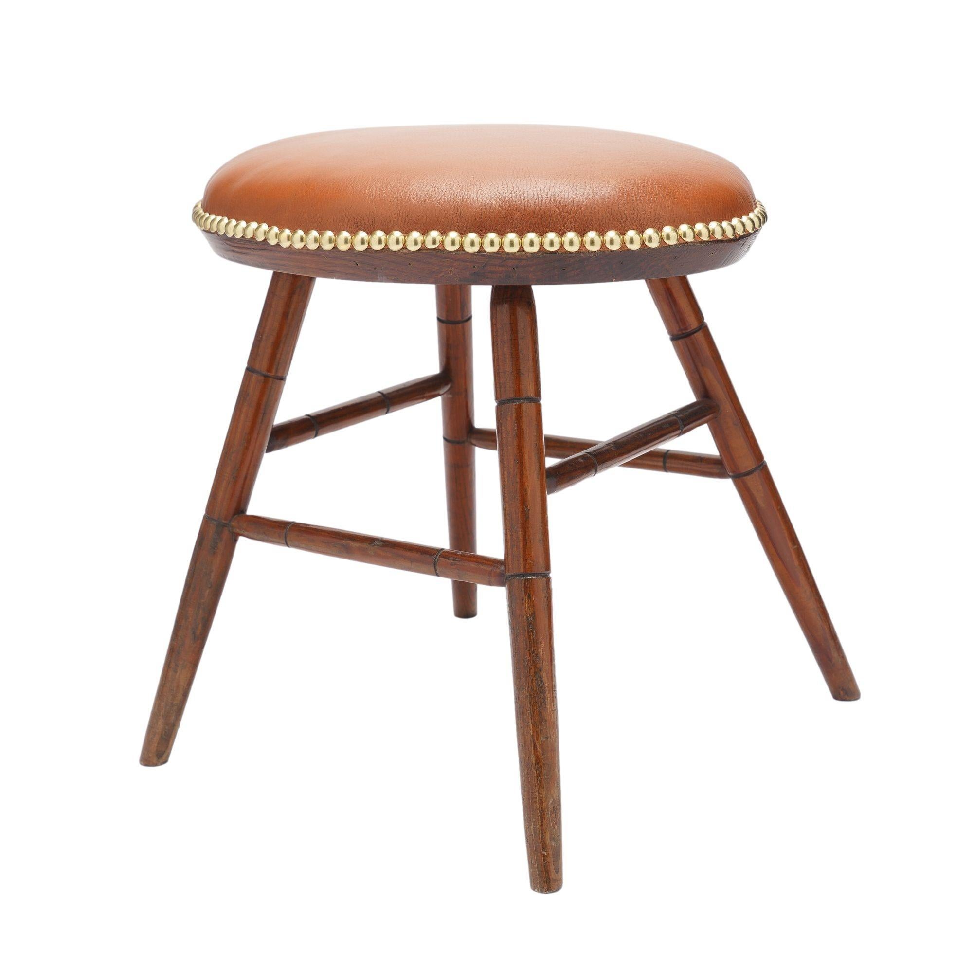 Taburete Windsor ovalado con asiento de cuero, c. 1825-50 siglo XIX en venta