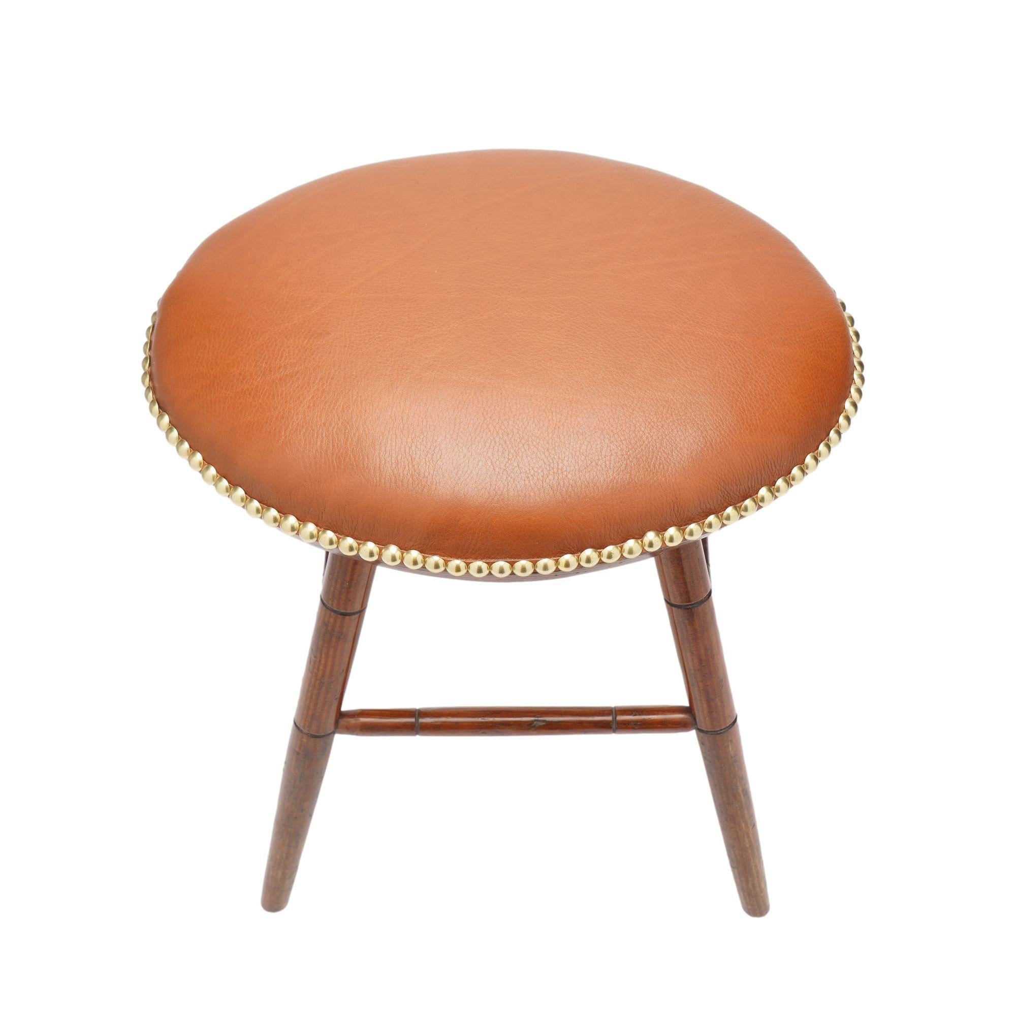Taburete Windsor ovalado con asiento de cuero, c. 1825-50 en venta 2