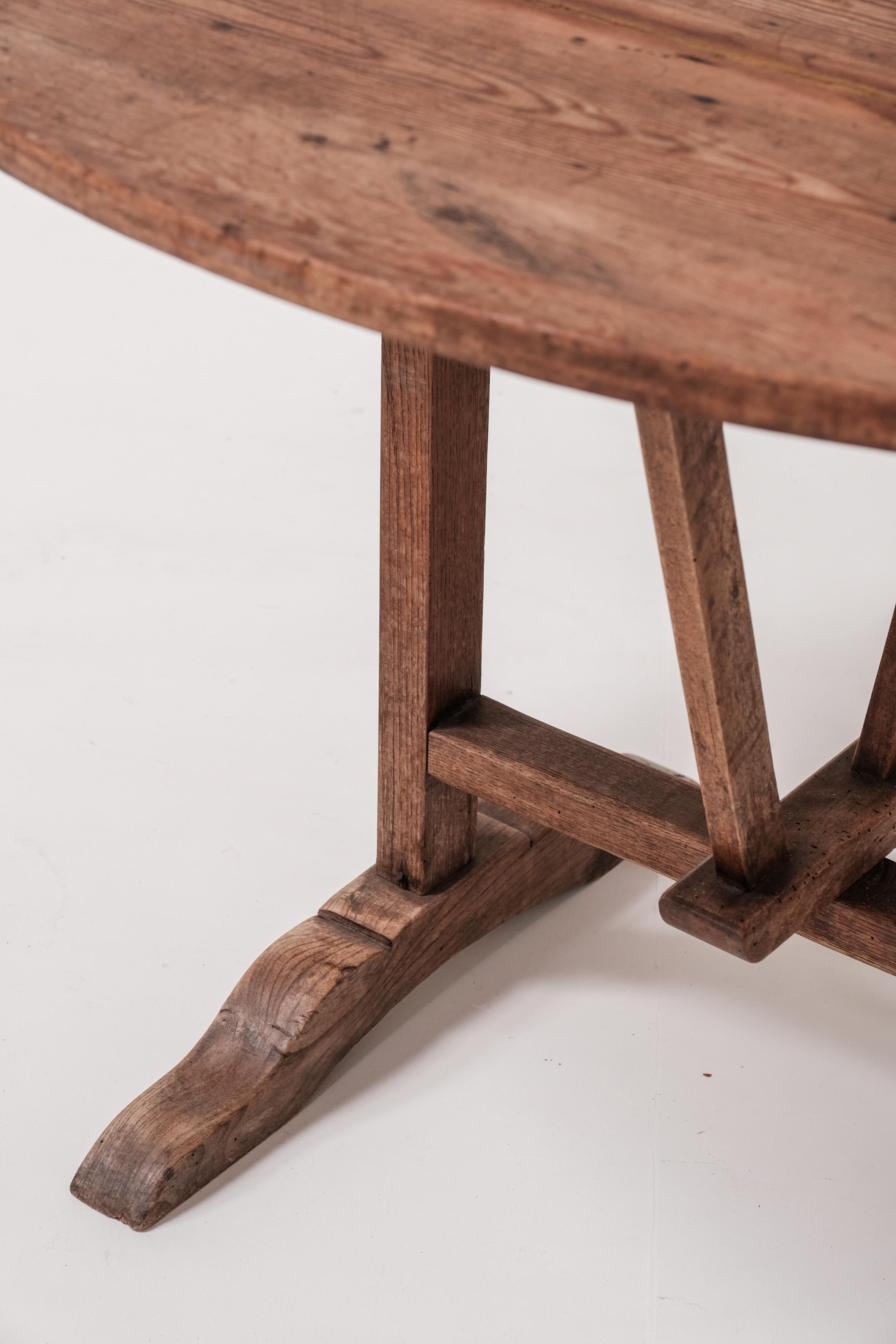 Oval Wine table, France 19th century In Good Condition In Boom, Vlaams Gewest