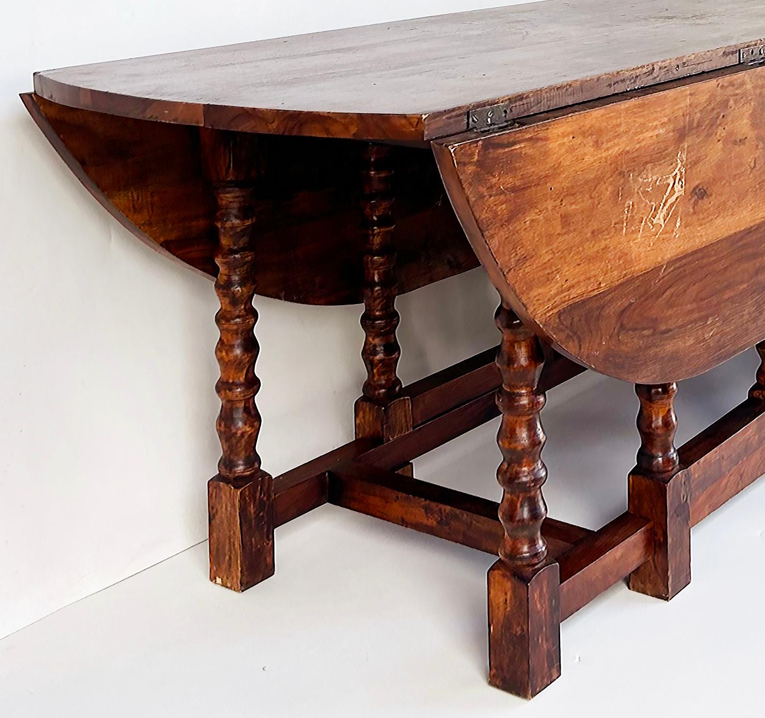 Table de salle à manger ovale à pieds torsadés et pieds tournés, 8 places en vente 7
