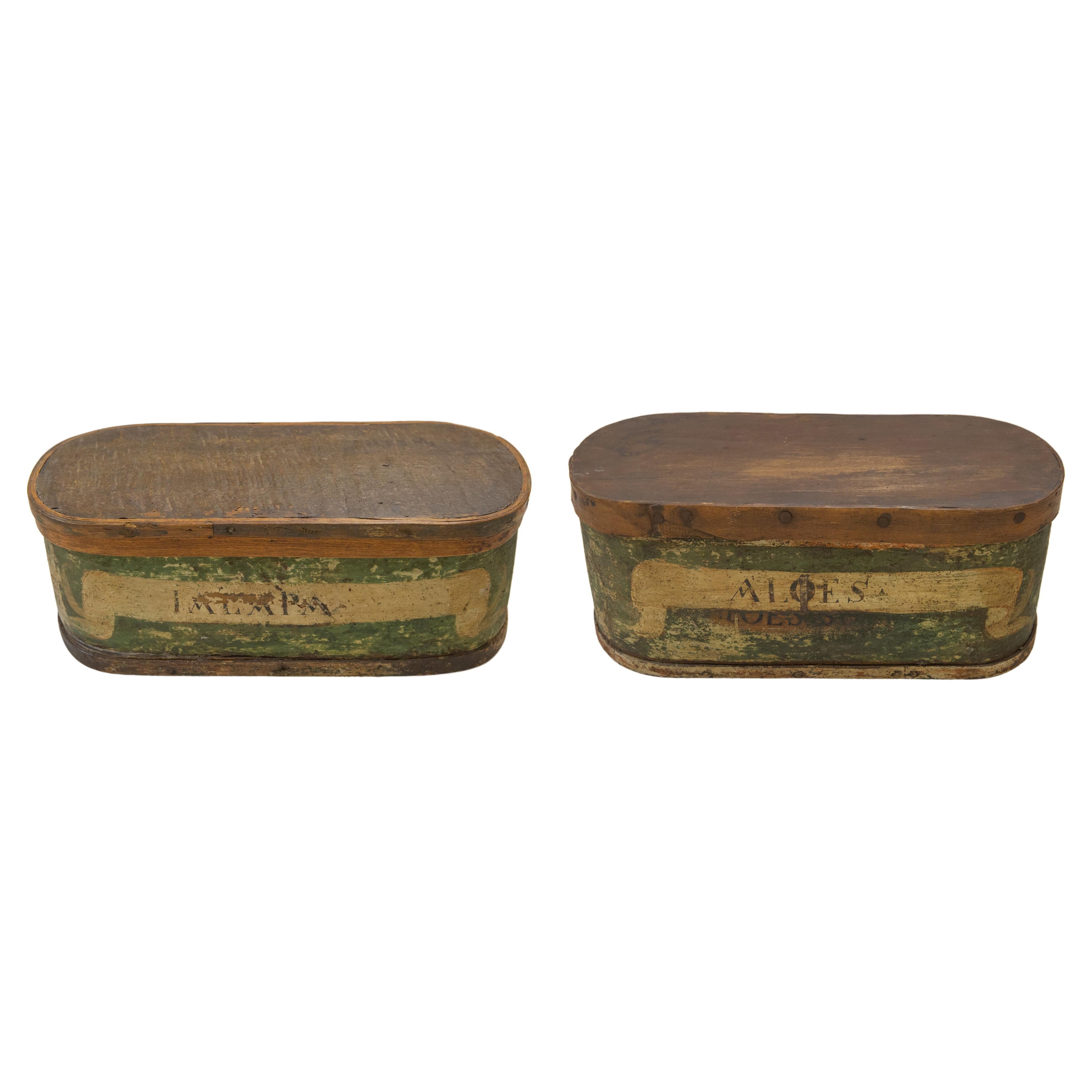 O/7417 - Pair of rare oval apothecary boxes with lettering: Aloes and Ialapa (may be Jalapeno - 
Slightly different sizes from each other (less than two cm. in hight) -
They are hand painted and are over 200 years old.
The price is interesting