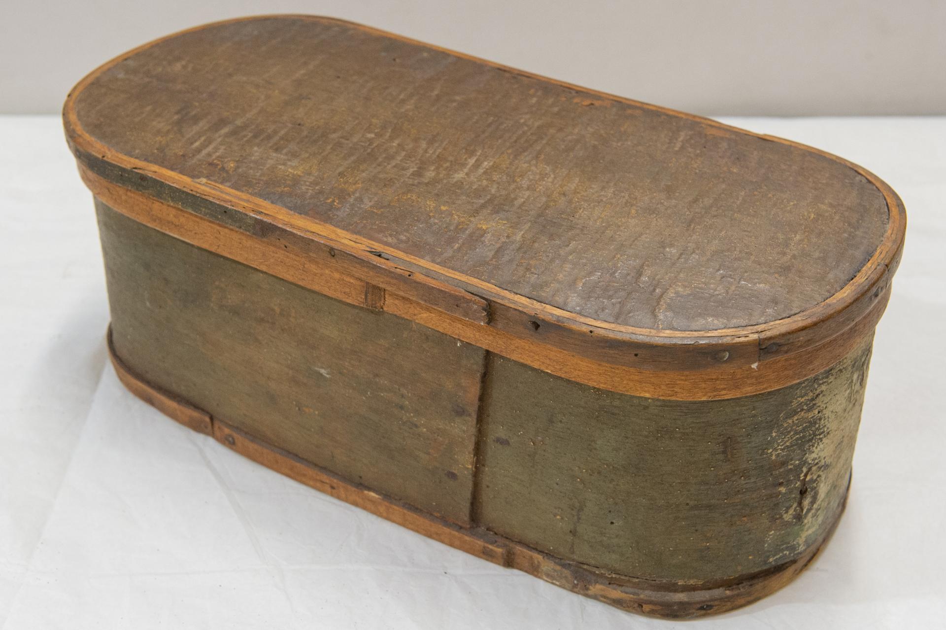 Oval Wooden Apothecary or Pharmacy Pair Boxes In Good Condition For Sale In Alessandria, Piemonte