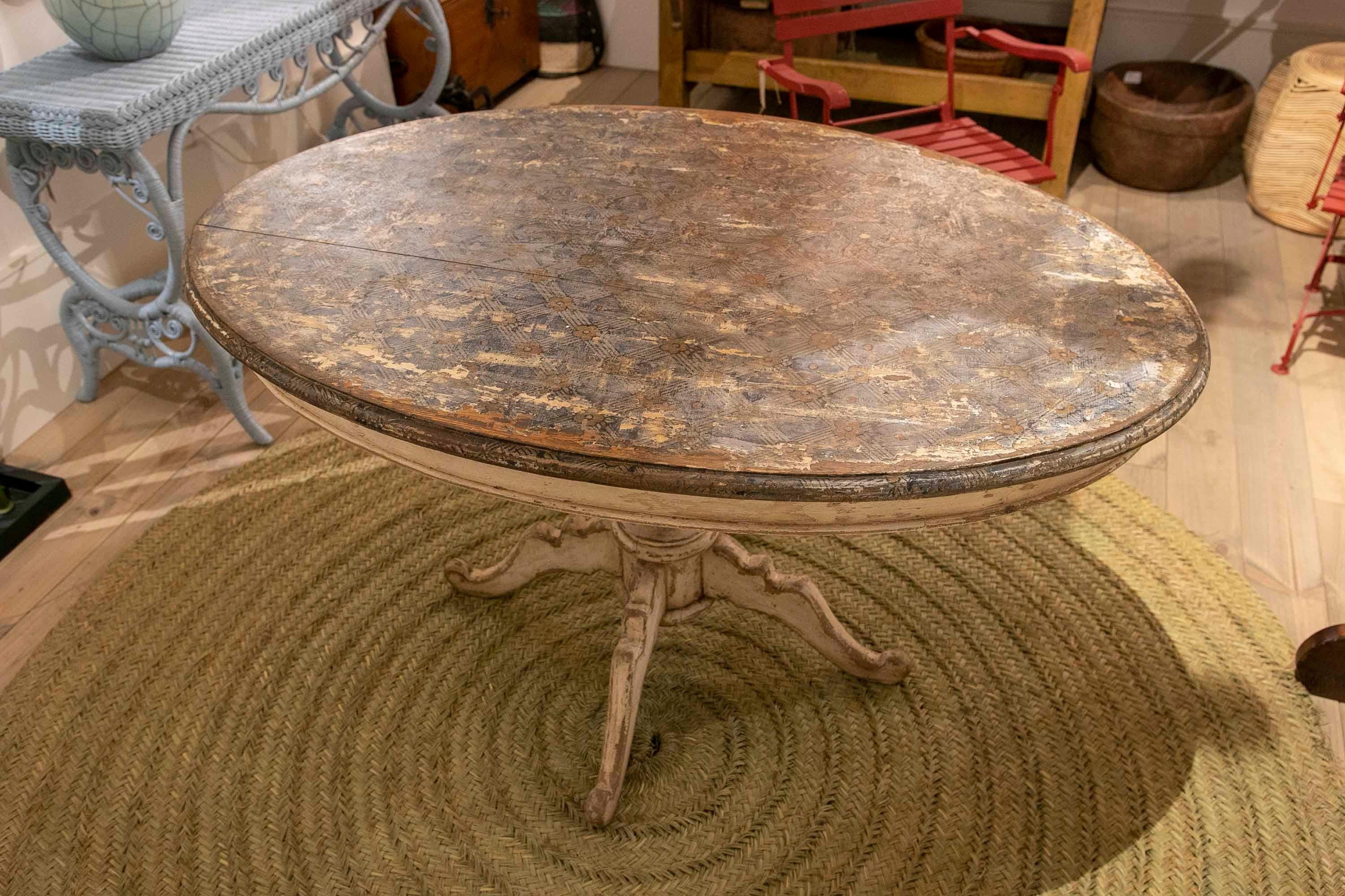 Oval Wooden Coffee Table with Remains of Polychromy  In Good Condition For Sale In Marbella, ES