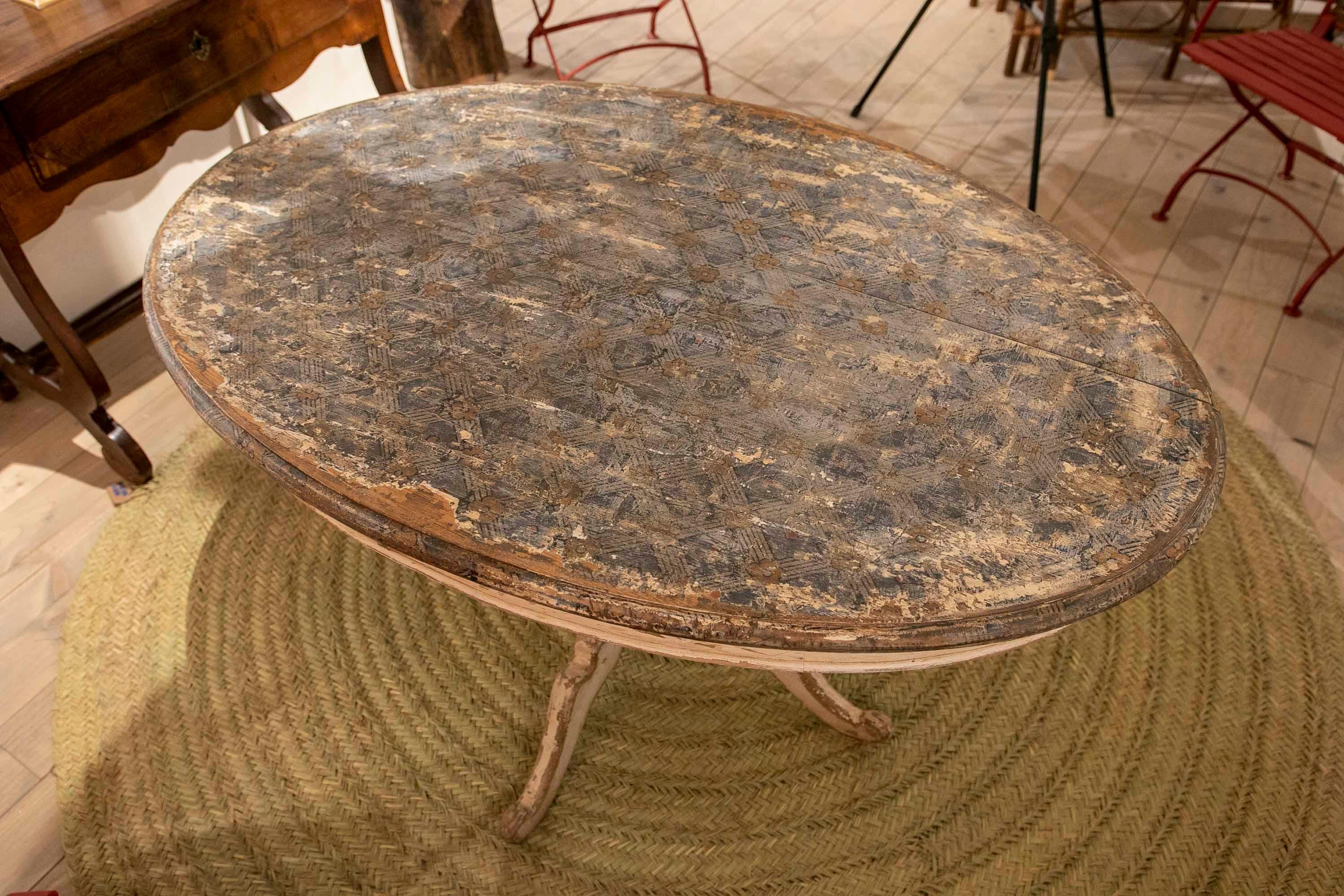 Oval Wooden Coffee Table with Remains of Polychromy  For Sale 3