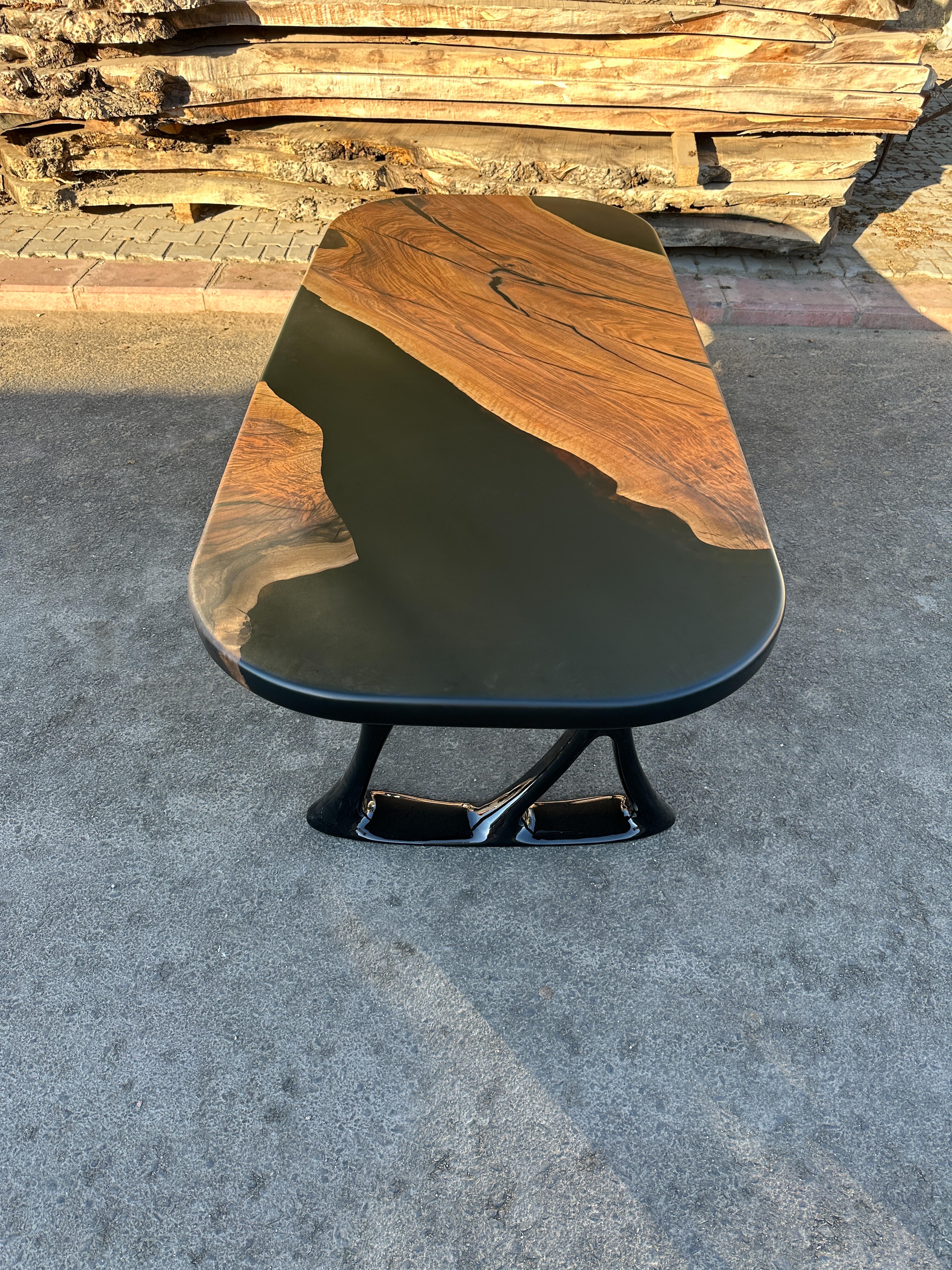 Arts and Crafts Table de salle à manger ovale en bois - Table en bois de noyer noir époxy sur mesure en vente