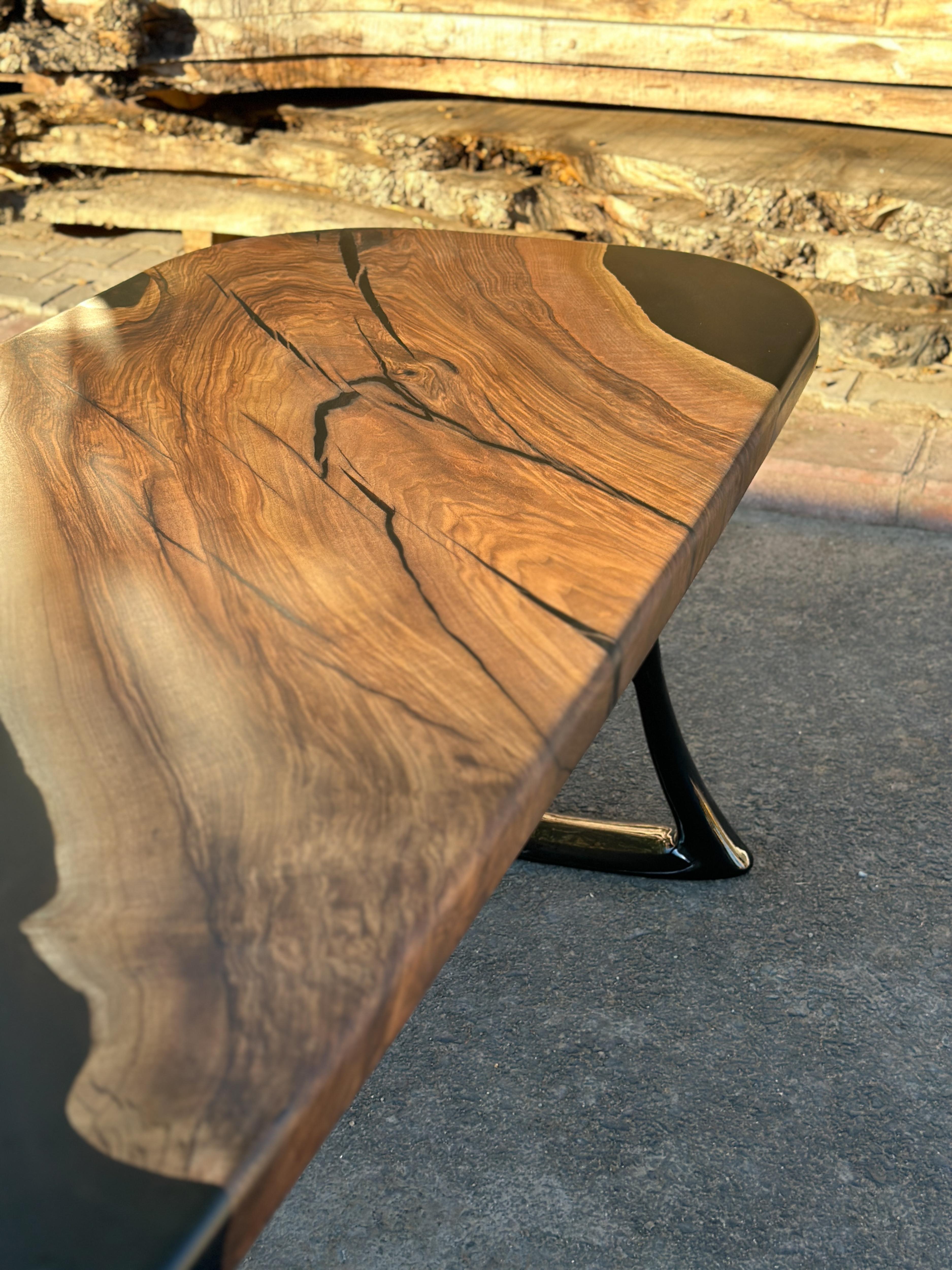Turc Table de salle à manger ovale en bois - Table en bois de noyer noir époxy sur mesure en vente