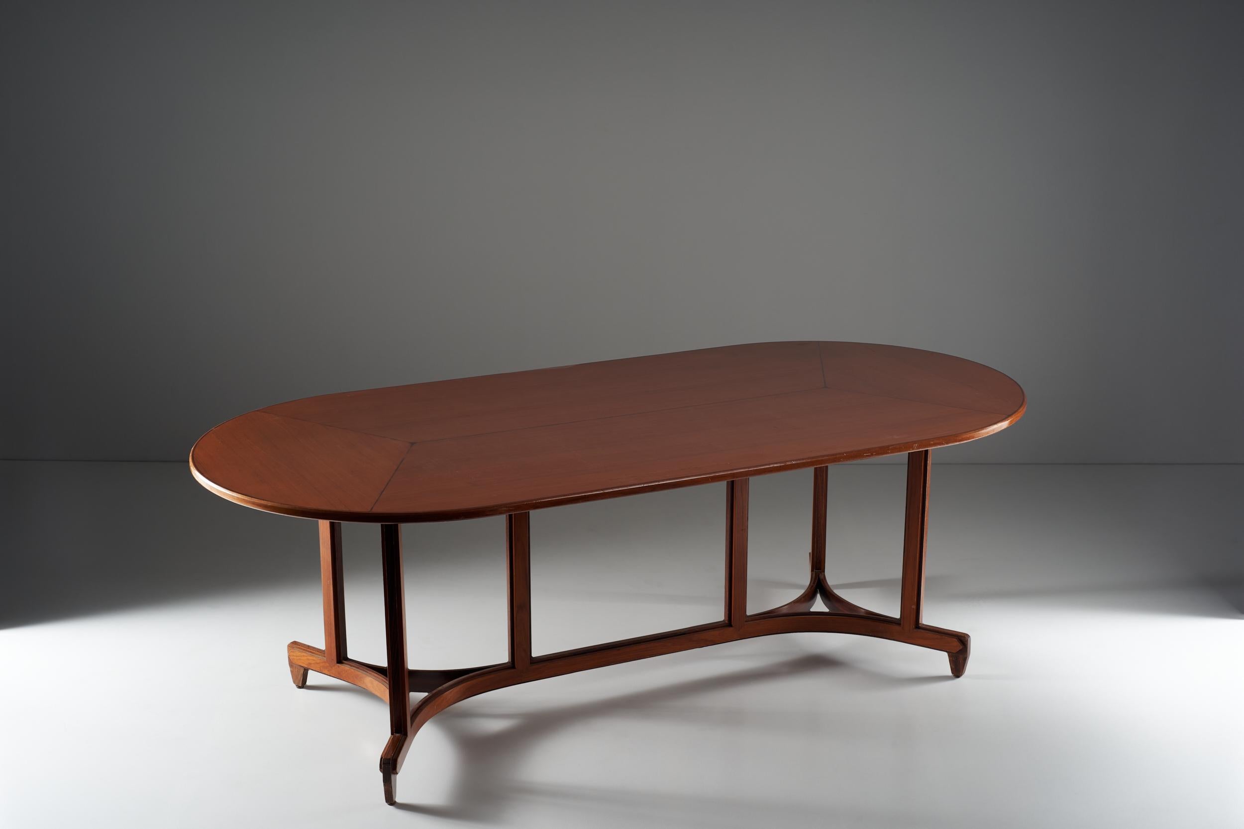 Mid-Century Modern Oval Wooden Table Manifattura Italiana, circa 1960