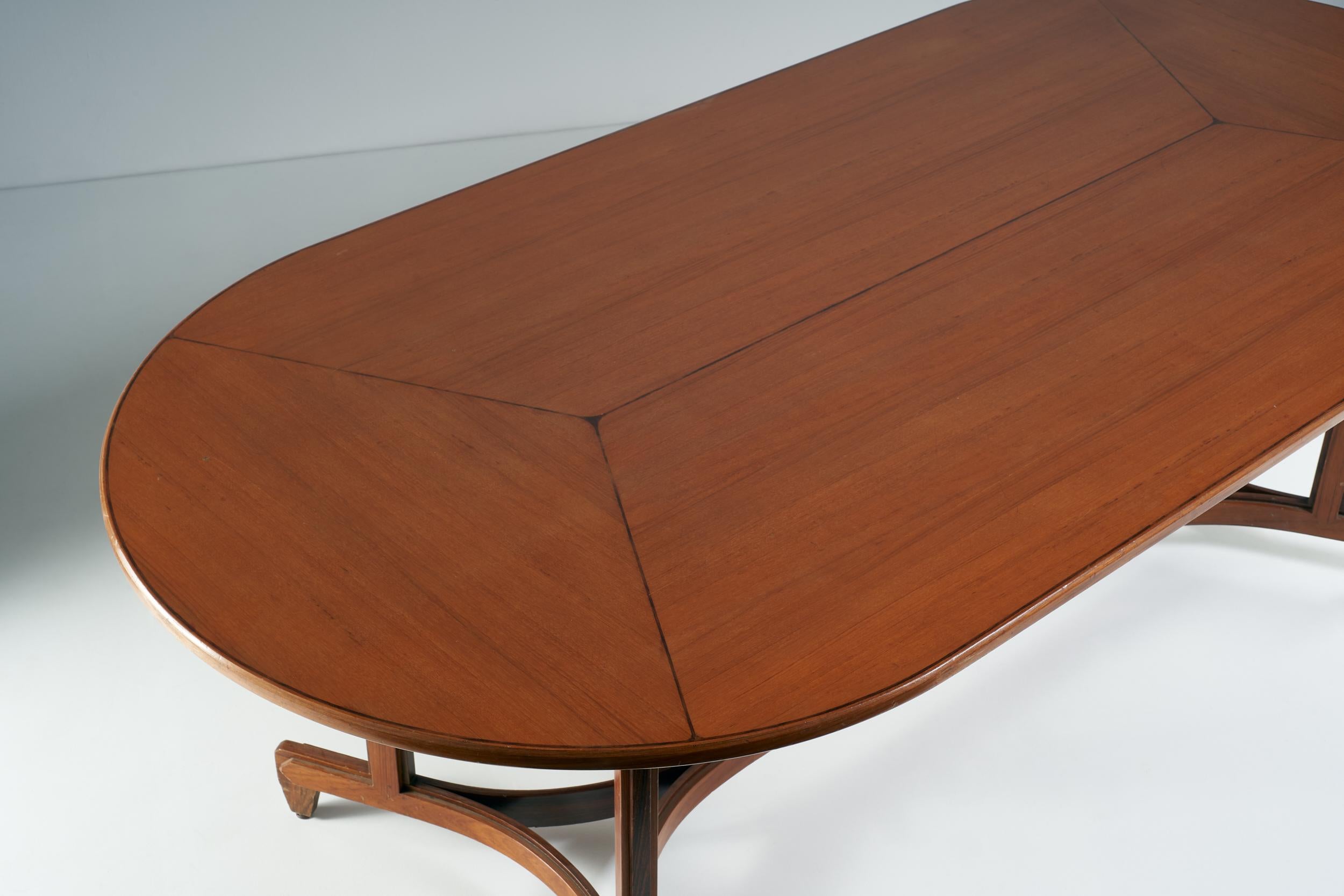 Oval Wooden Table Manifattura Italiana, circa 1960 In Good Condition In Milan, IT