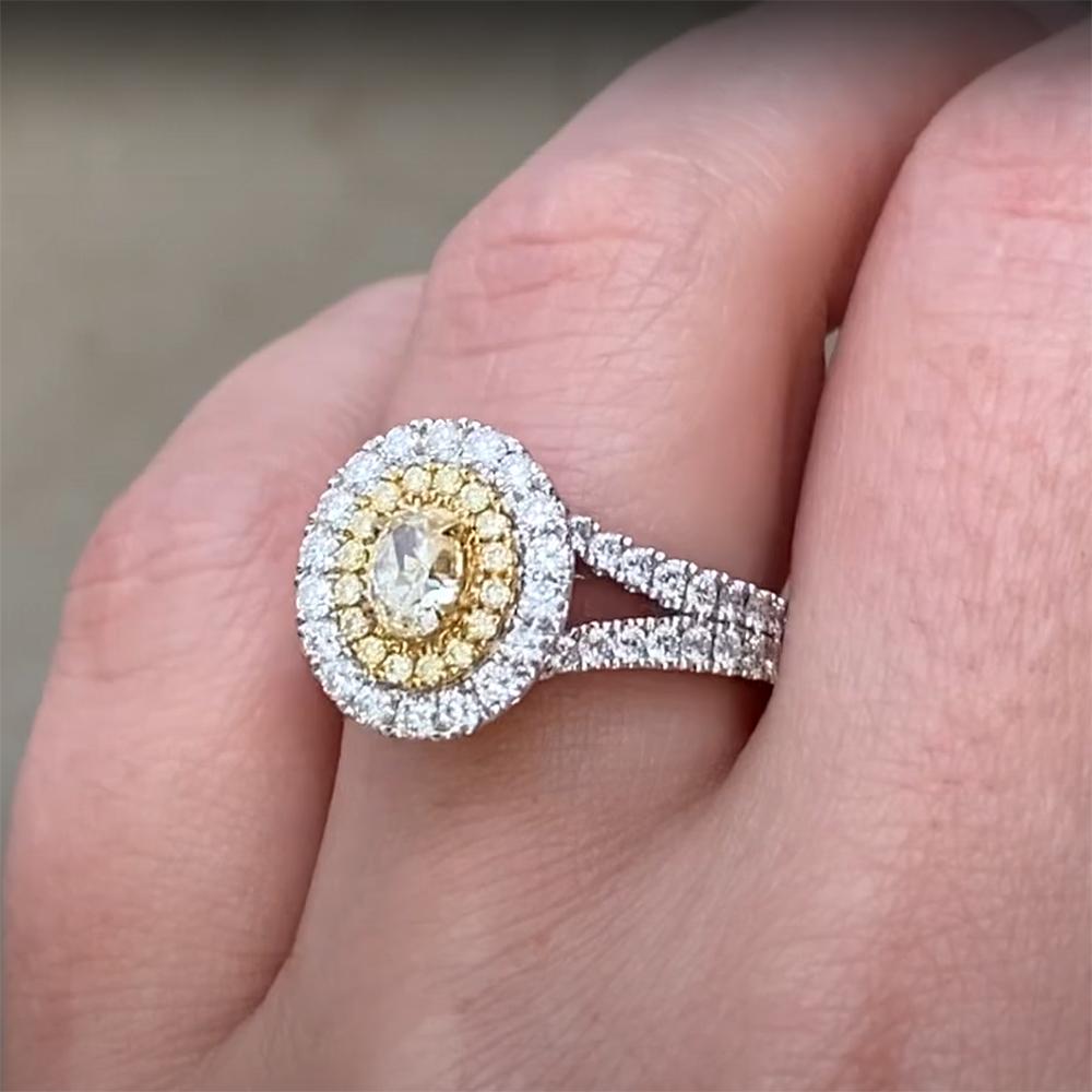 Anello con doppio diamante giallo ovale (circa 0,40 carati), oro bianco 18 ct. In condizioni ottime in vendita a New York, NY