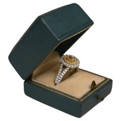 Anello con doppio diamante giallo ovale (circa 0,40 carati), oro bianco 18 ct.