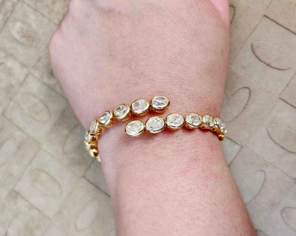 Oval Yellow Diamond Bezel Set Bangle Bracelet In New Condition For Sale In New York, NY