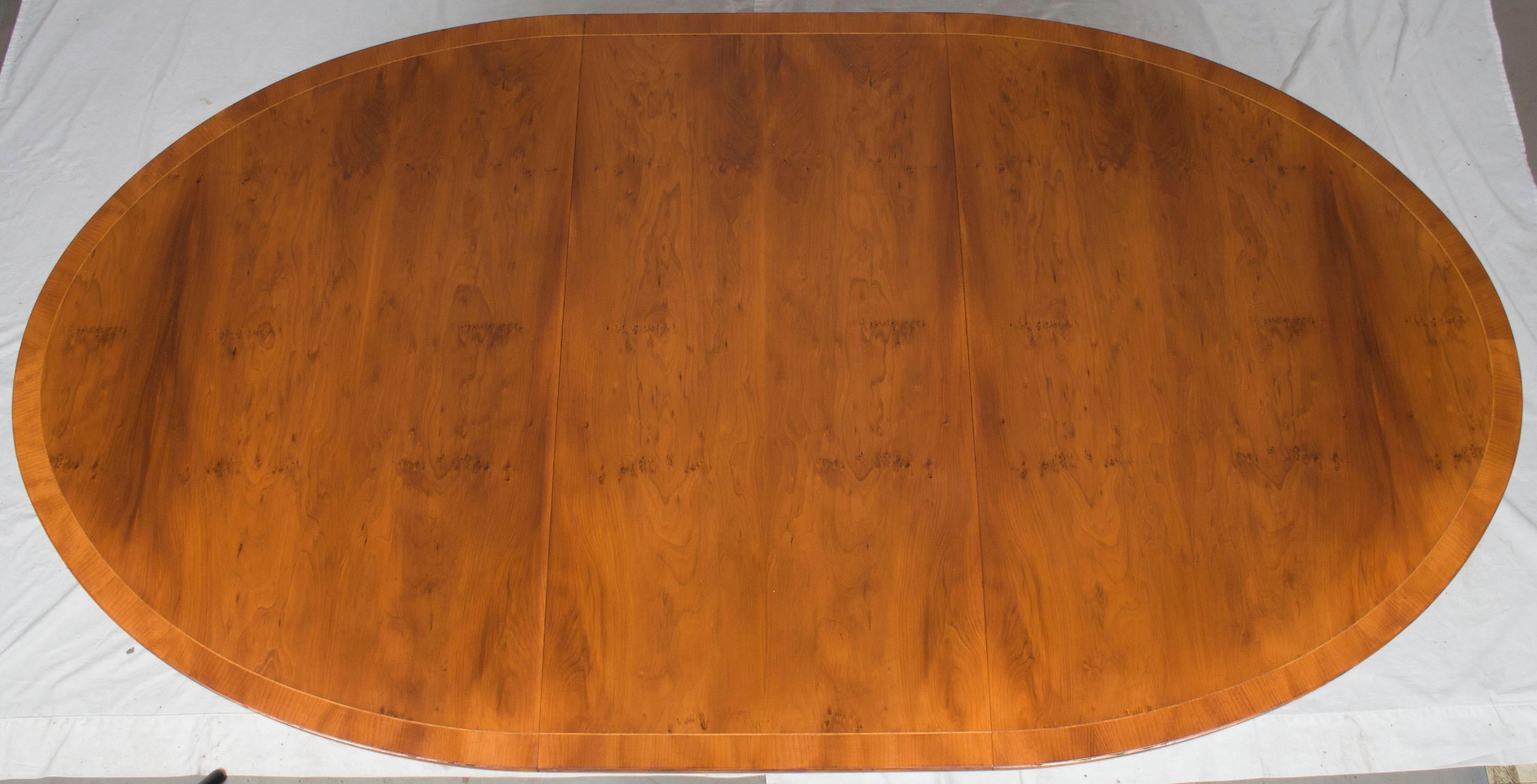 Oval Yew Wood Pedestal Dining Room Table with Leaf In Good Condition In Atlanta, GA