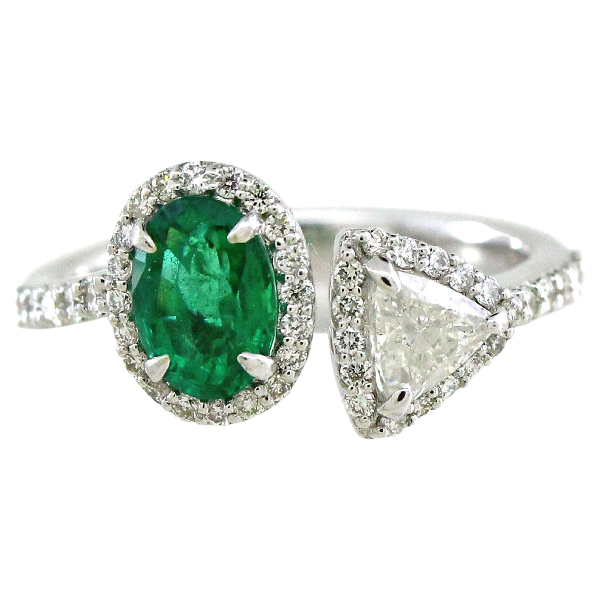 Oval Zambian Emerald 0.72 ct Toi-et-moi Ring For Sale