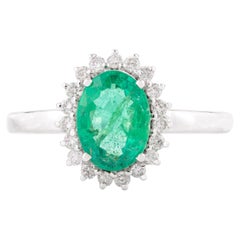 Anello di fidanzamento aureolato con diamante smeraldo ovale dello Zambia in oro bianco massiccio 14 carati