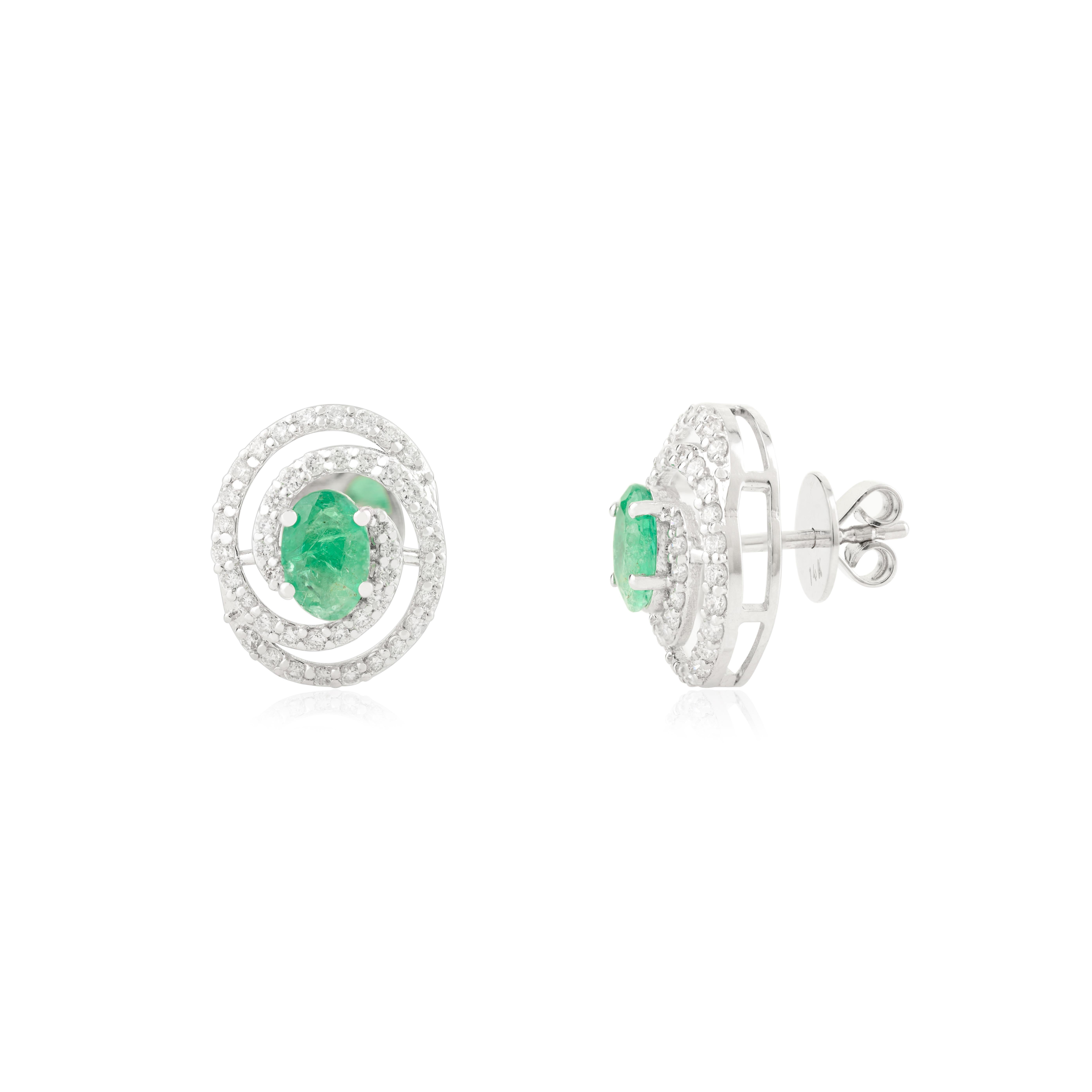 Regalo Pendientes de esmeralda ovalada de Zambia con doble halo de diamantes Oro blanco macizo de 14k en Nuevo estado para la venta en New York, NY