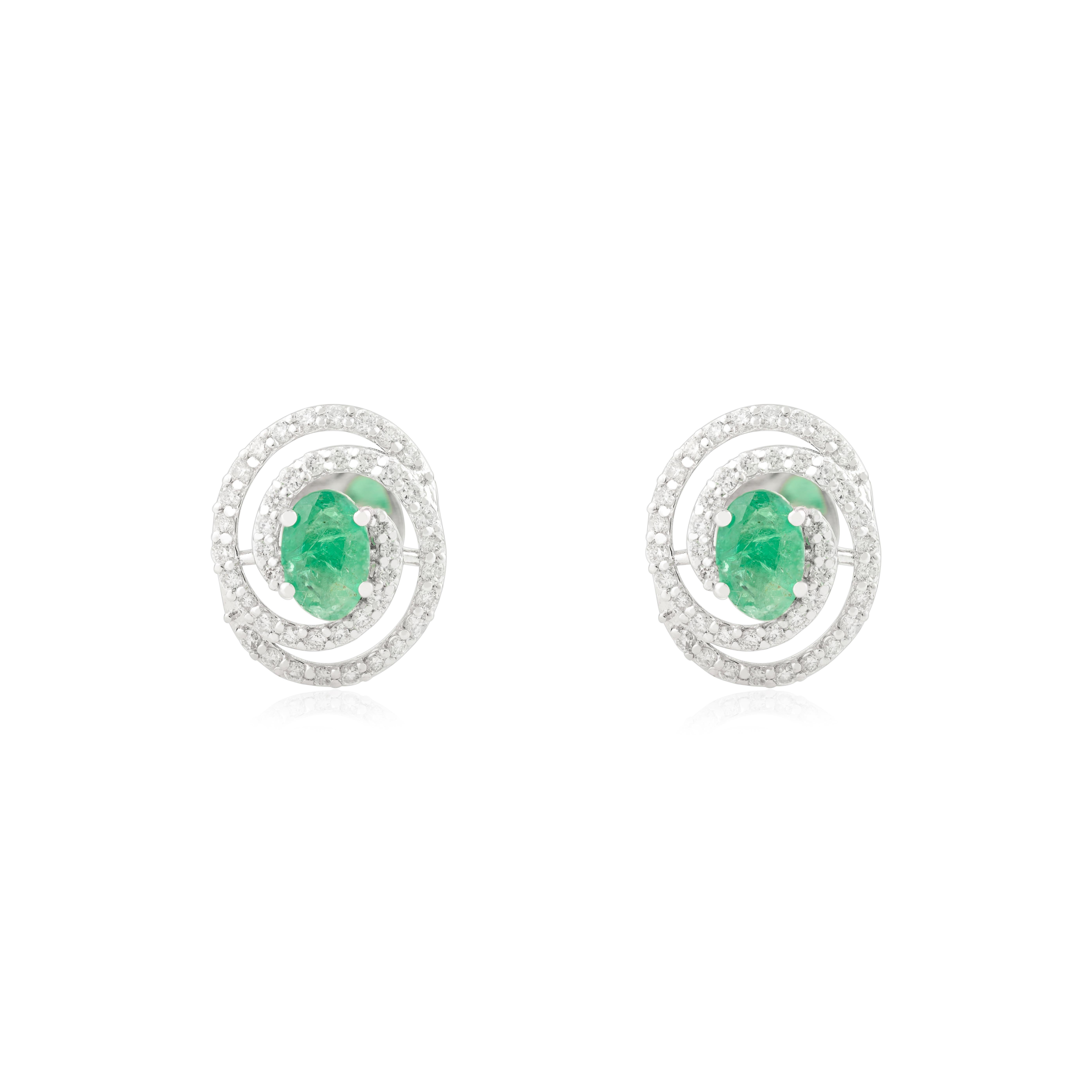 Regalo Pendientes de esmeralda ovalada de Zambia con doble halo de diamantes Oro blanco macizo de 14k en venta 1