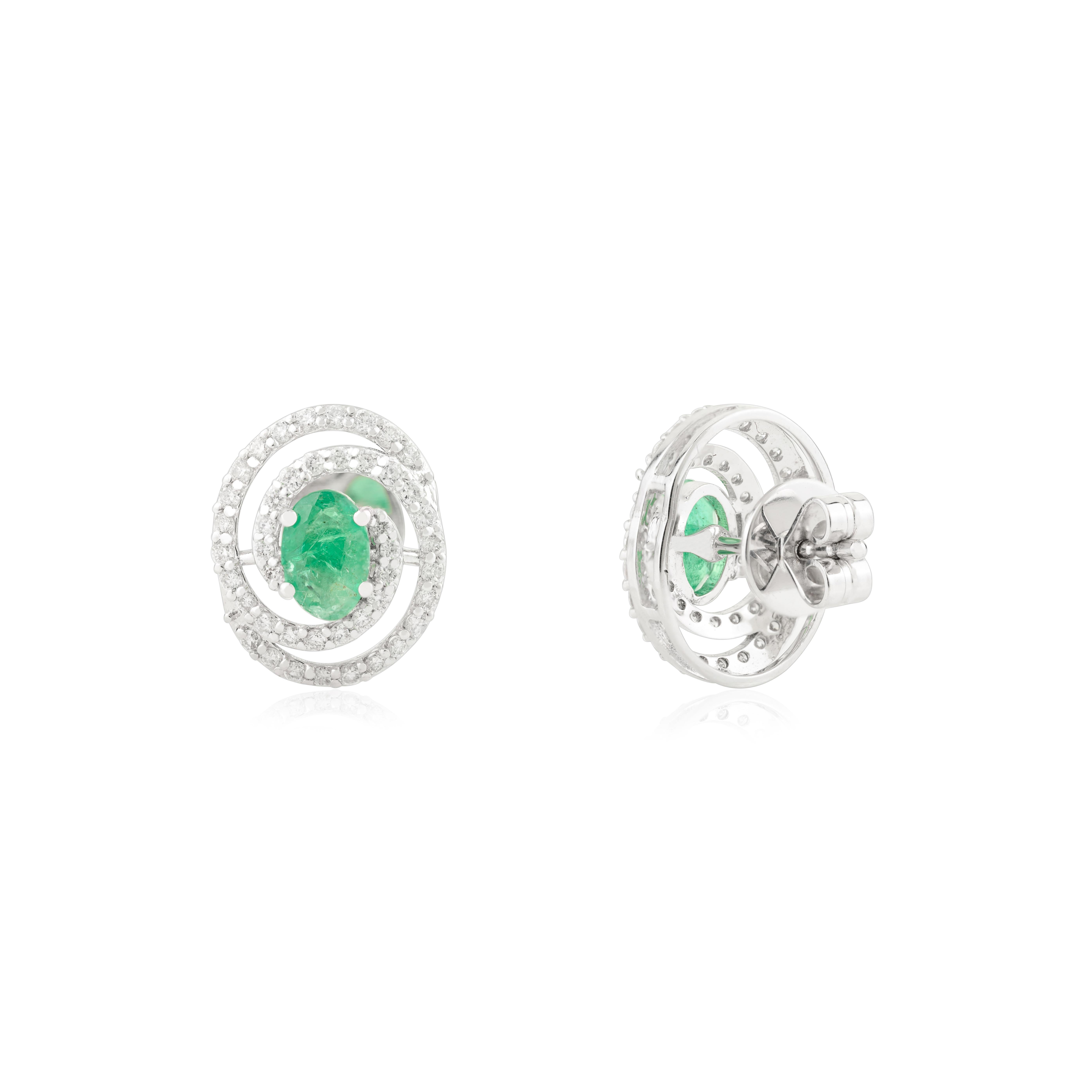 Regalo Pendientes de esmeralda ovalada de Zambia con doble halo de diamantes Oro blanco macizo de 14k en venta 3