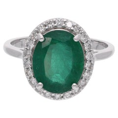 Esmeralda zambiana ovalada Piedra preciosa Anillo de cóctel Diamante Joyería de oro blanco de 18 quilates