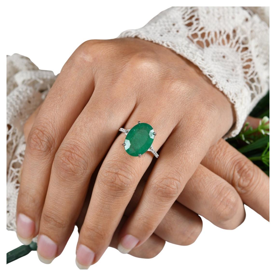 Esmeralda Ovalada de Zambia Piedra Preciosa Anillo de Cóctel Diamante Pave Oro Blanco 18 Kilates