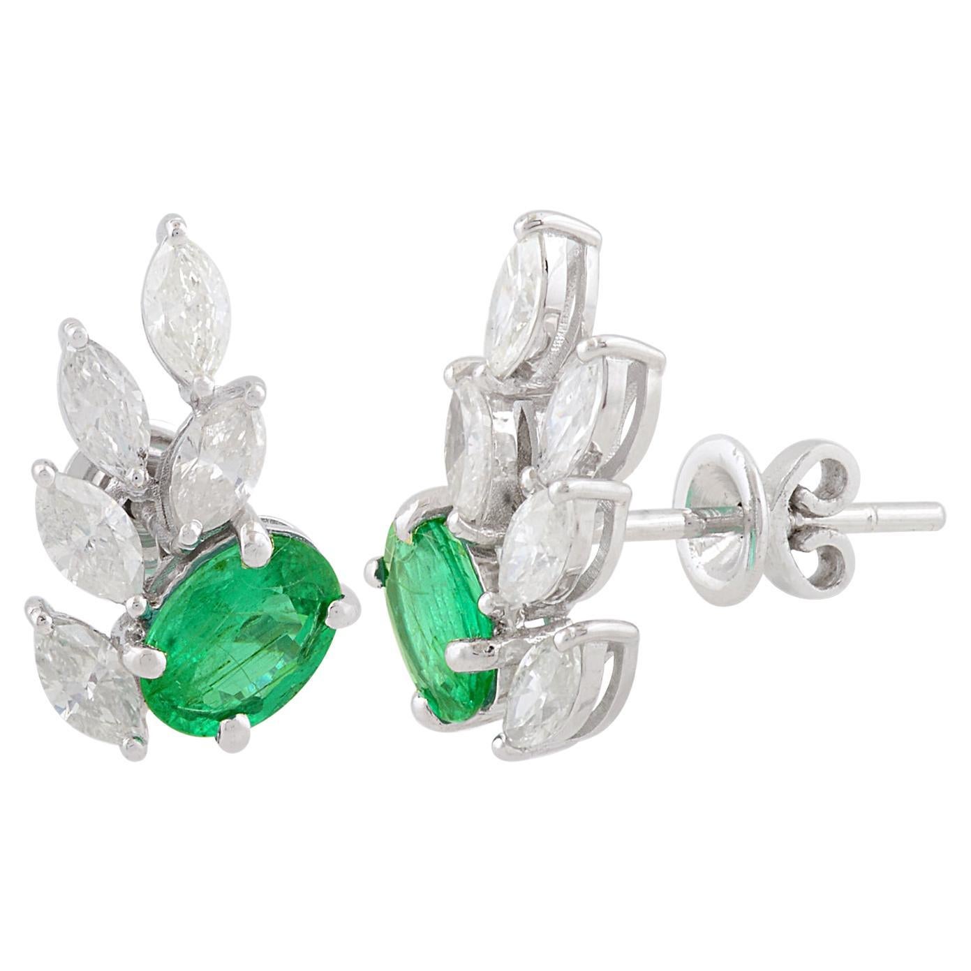 Boucles d'oreilles en or blanc 10 carats ornées d'une émeraude naturelle ovale et d'un diamant marquise