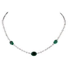 Collier de pierres précieuses émeraudes de Zambie ovales et diamants en or blanc 18 carats