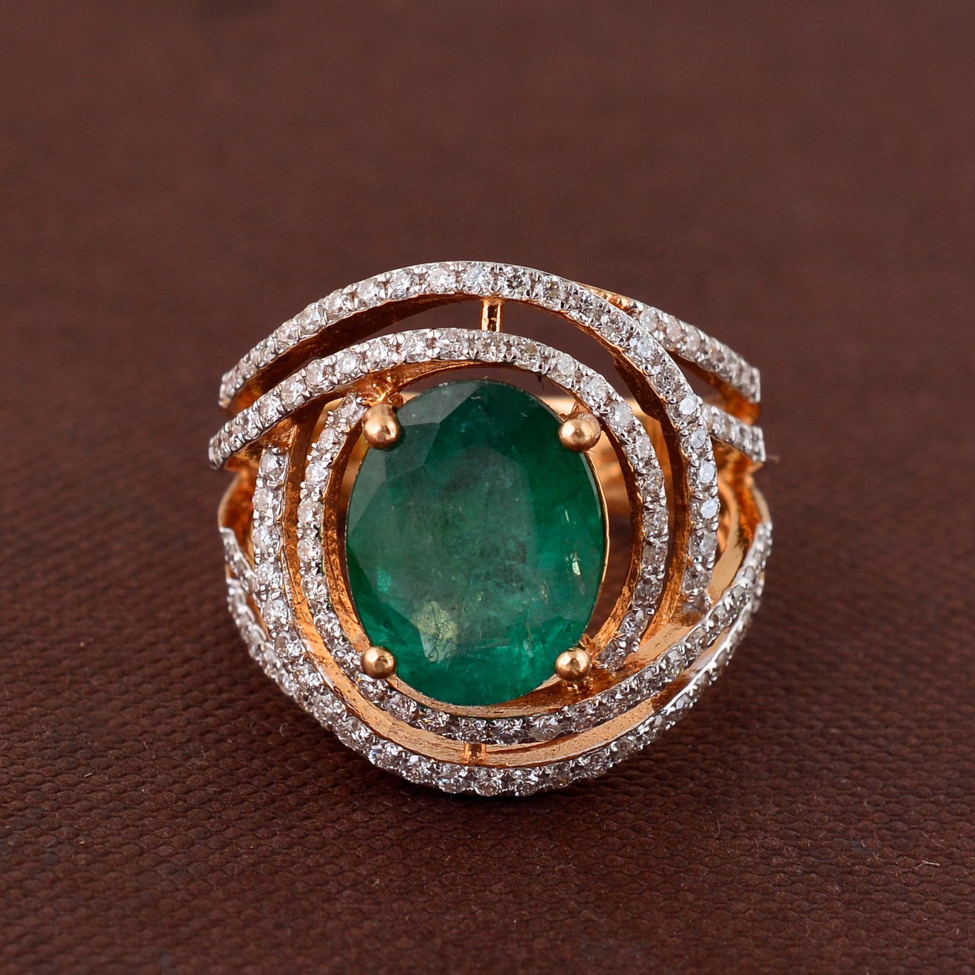 Ovaler natürlicher Smaragd-Edelstein-Ring mit Diamant-Pavé aus 14k Gelbgold Damen im Angebot