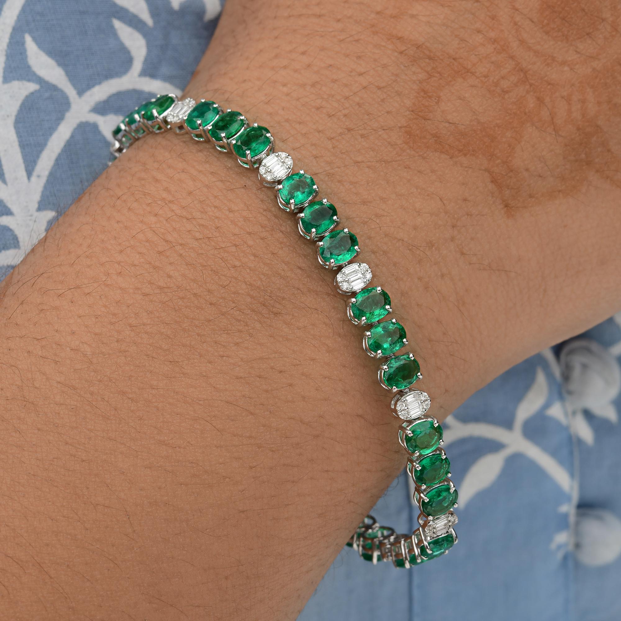 Ovaler sambischer Smaragd Edelstein SI/H Diamant-Armband 18 Karat Weißgold-Schmuck (Ovalschliff) im Angebot