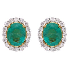 Boucles d
oreilles ovales en or jaune 14k avec émeraude de Zambie et halo de diamants pour femmes