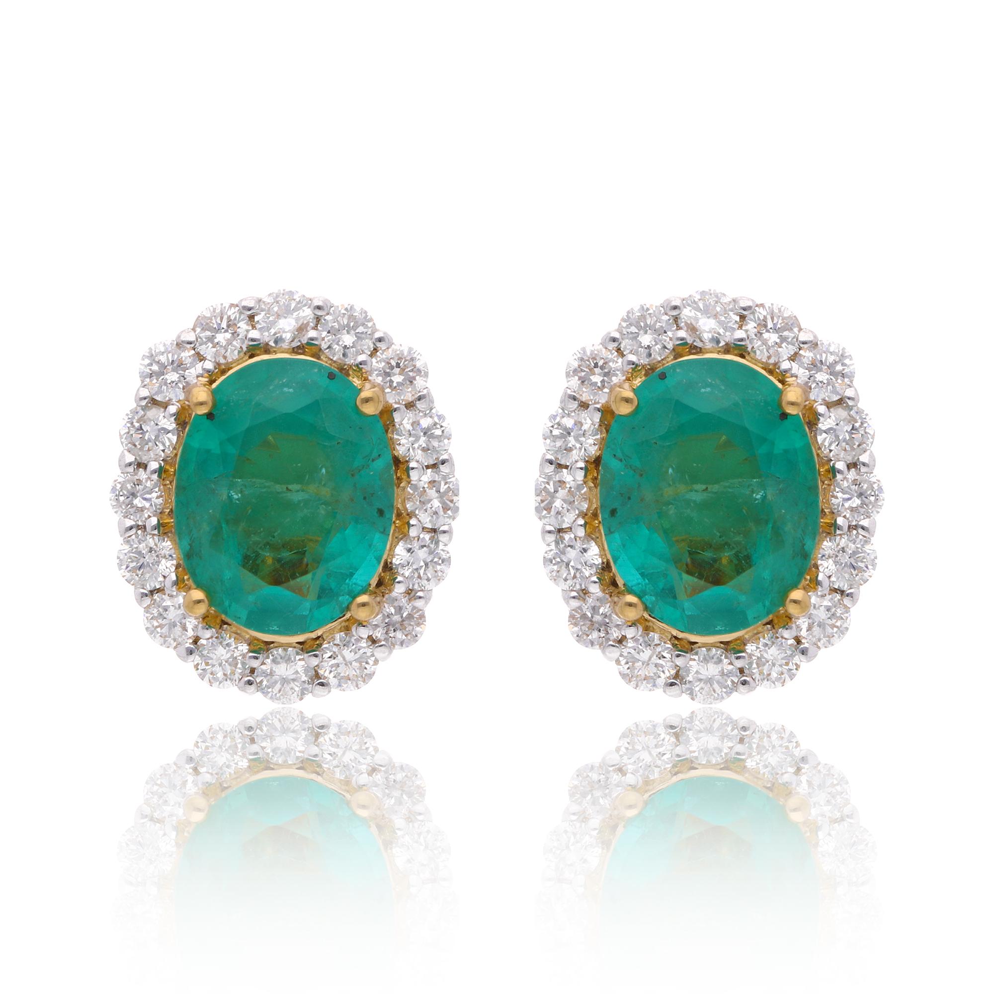 Ovale sambische Smaragd Halo Diamant Ohrstecker für Frauen 18k massivem Gelbgold im Zustand „Neu“ im Angebot in Diera, Dubai