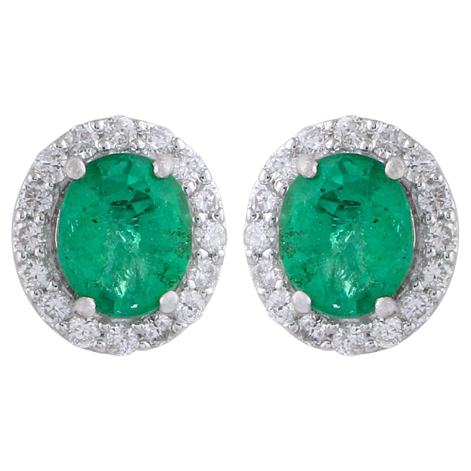 Orecchini ovali di smeraldo dello Zambia con diamante aureolato Regalo Oro bianco massiccio 18 carati in vendita