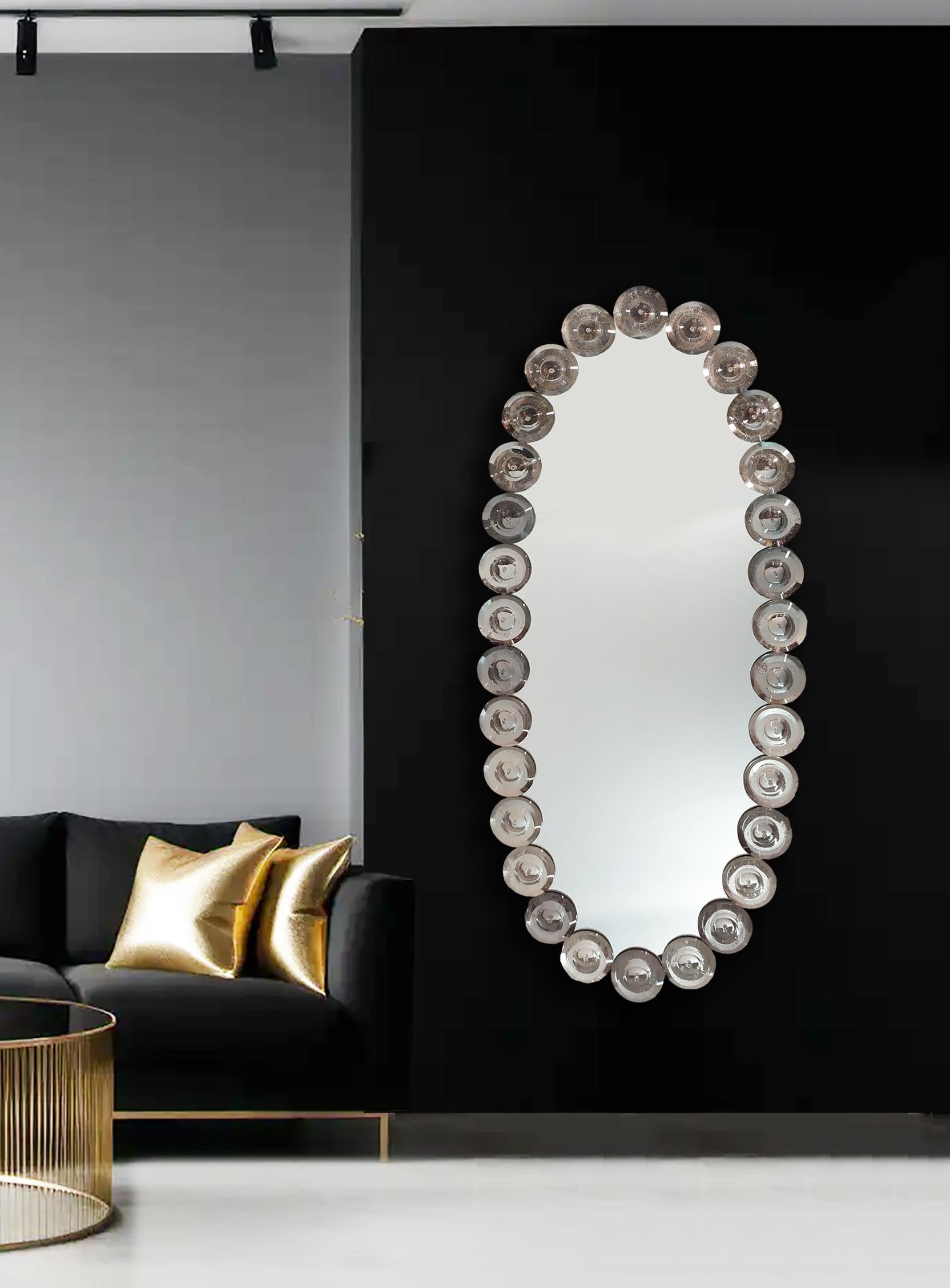 Specchio in Vetro di Murano „Ovale Argento“ „Ovale Argento“ im Stil zeitgenössischen Stil (Italienisch) im Angebot