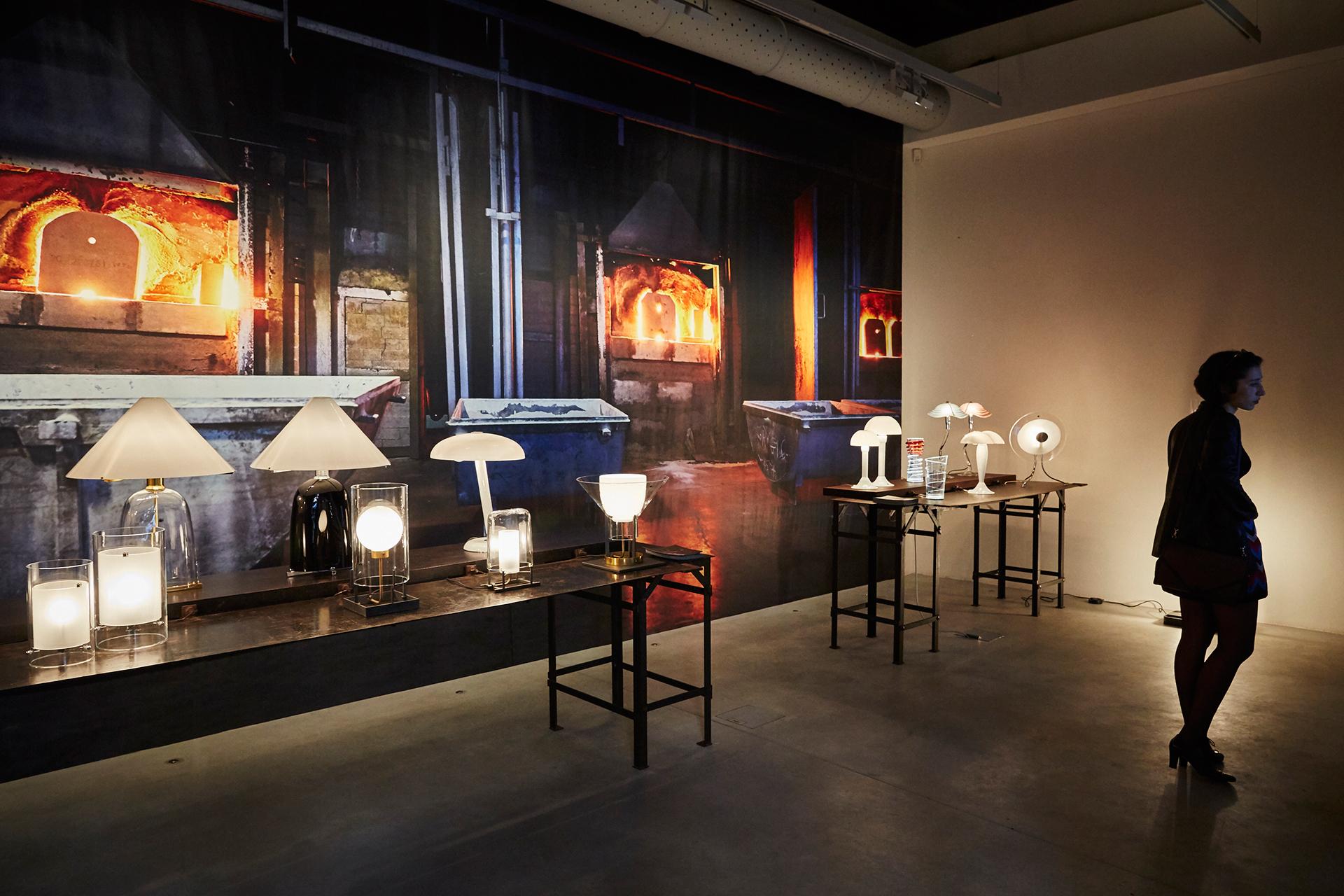 Poli Lampe de bureau ovale contemporaine Carlo Moretti en verre de Murano noir soufflé à la bouche en vente