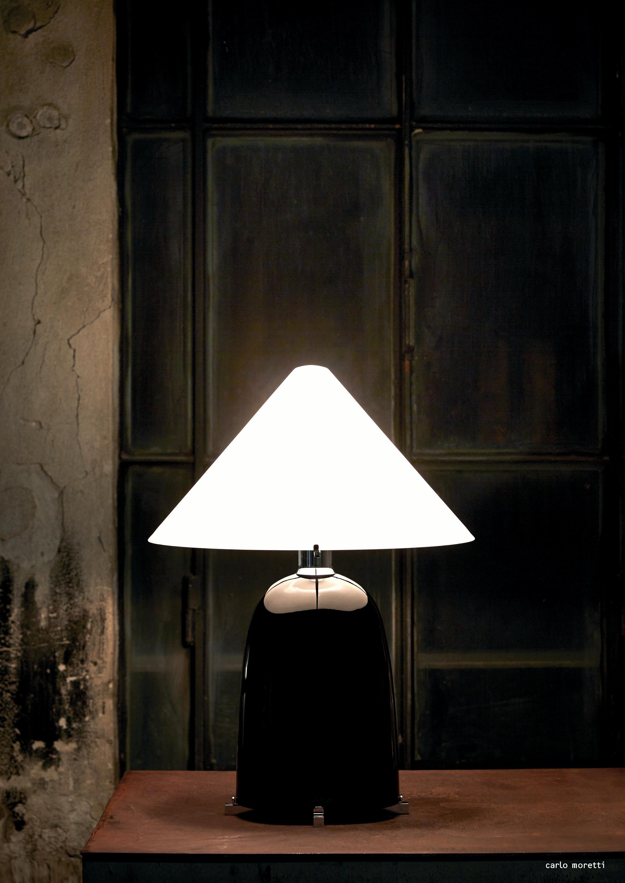 Ovale Carlo Moretti Zeitgenössische mundgeblasene Muranoglas-Tischlampe aus Klarglas (Italienisch) im Angebot