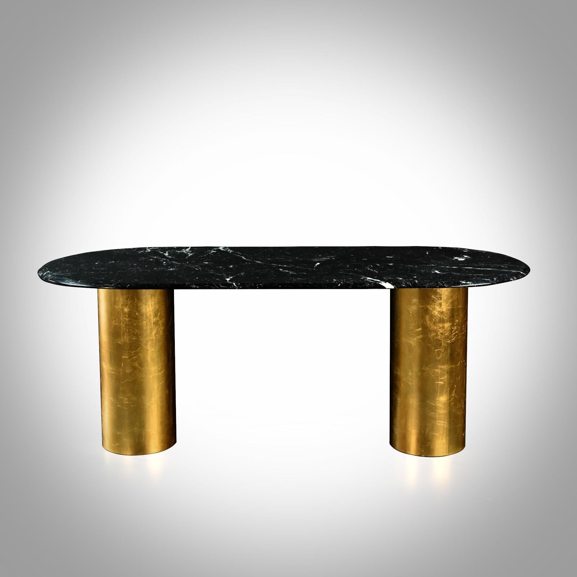 italien Table de salle à manger ovale Nq1 en marbre Nero marquinia et feuille d'or par DFdesignlab  en vente