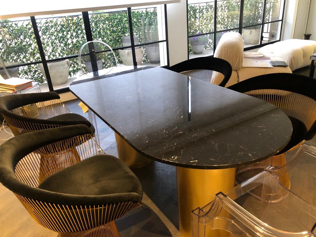 Elegant Ovale NQ1 Dining Table – Sculptural Design Meets Artisan by Dfdesignlab In New Condition For Sale In Campobasso, CB