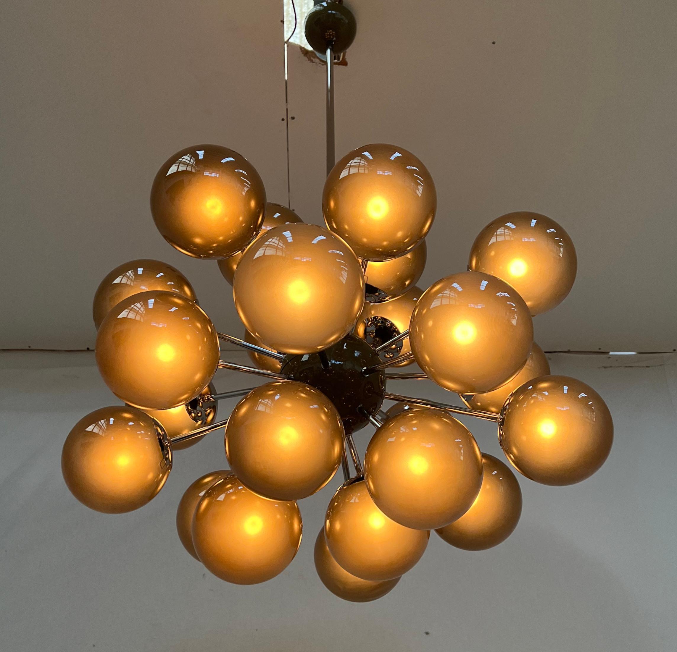 Lustre Spoutnik ovale de Fabio Ltd en vente 3