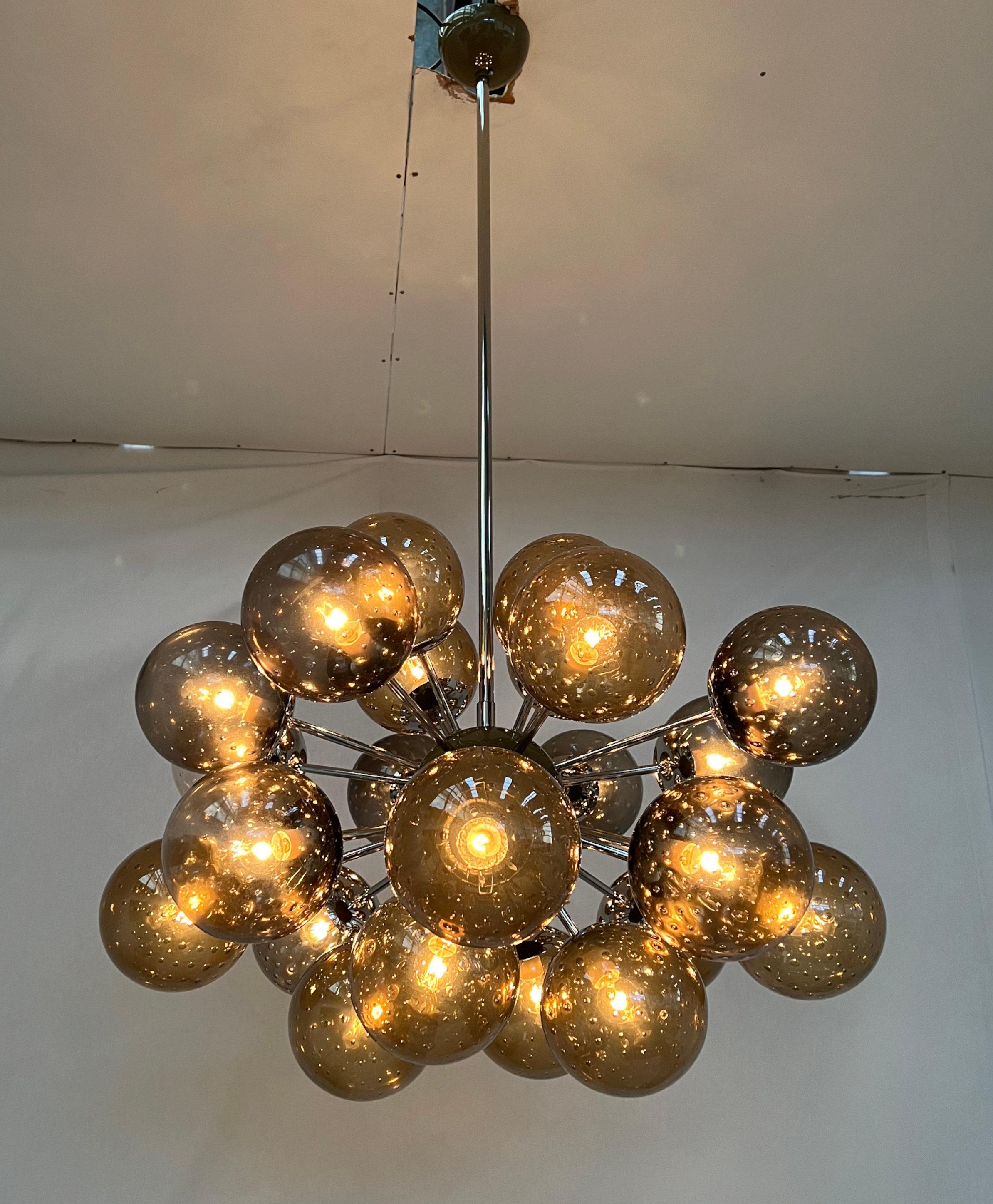 Lampadario Ovale Sputnik di Fabio Ltd in vendita 3