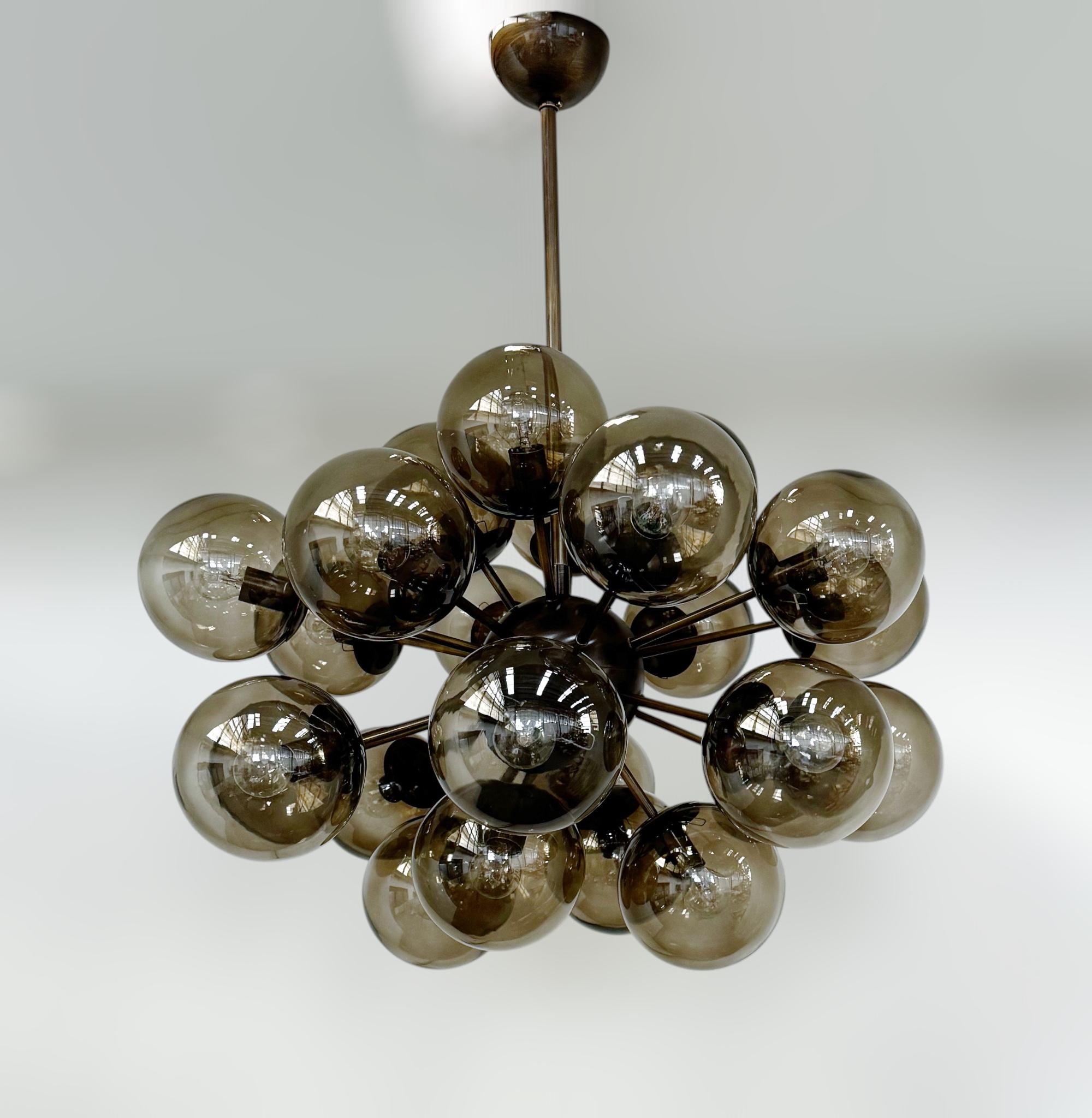 Italian oval shaped sputnik chandelier with Murano glass globes mounted on brass frame / Designed by Fabio Bergomi for Fabio Ltd / Made in Italy
24 lights / E12 or E14 type / max 40W each
Diameter: 36 inches / Total Height: 36 inches including rod