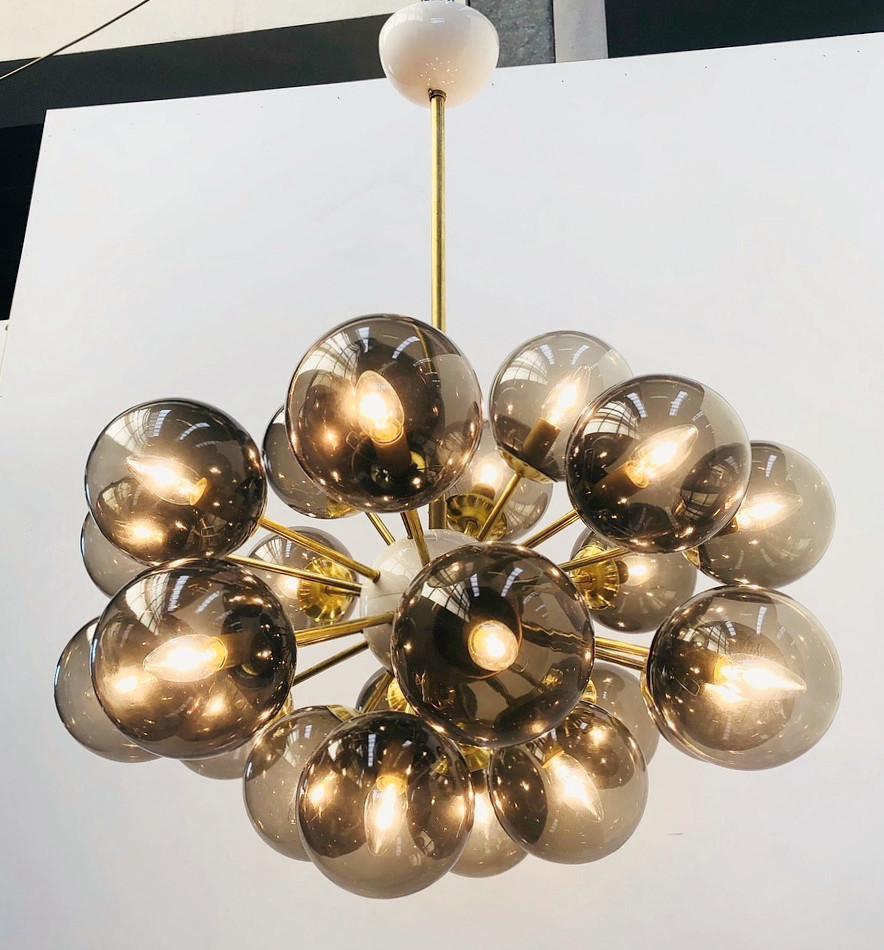 Mid-Century moderno Lampadario Ovale Sputnik di Fabio Ltd in vendita